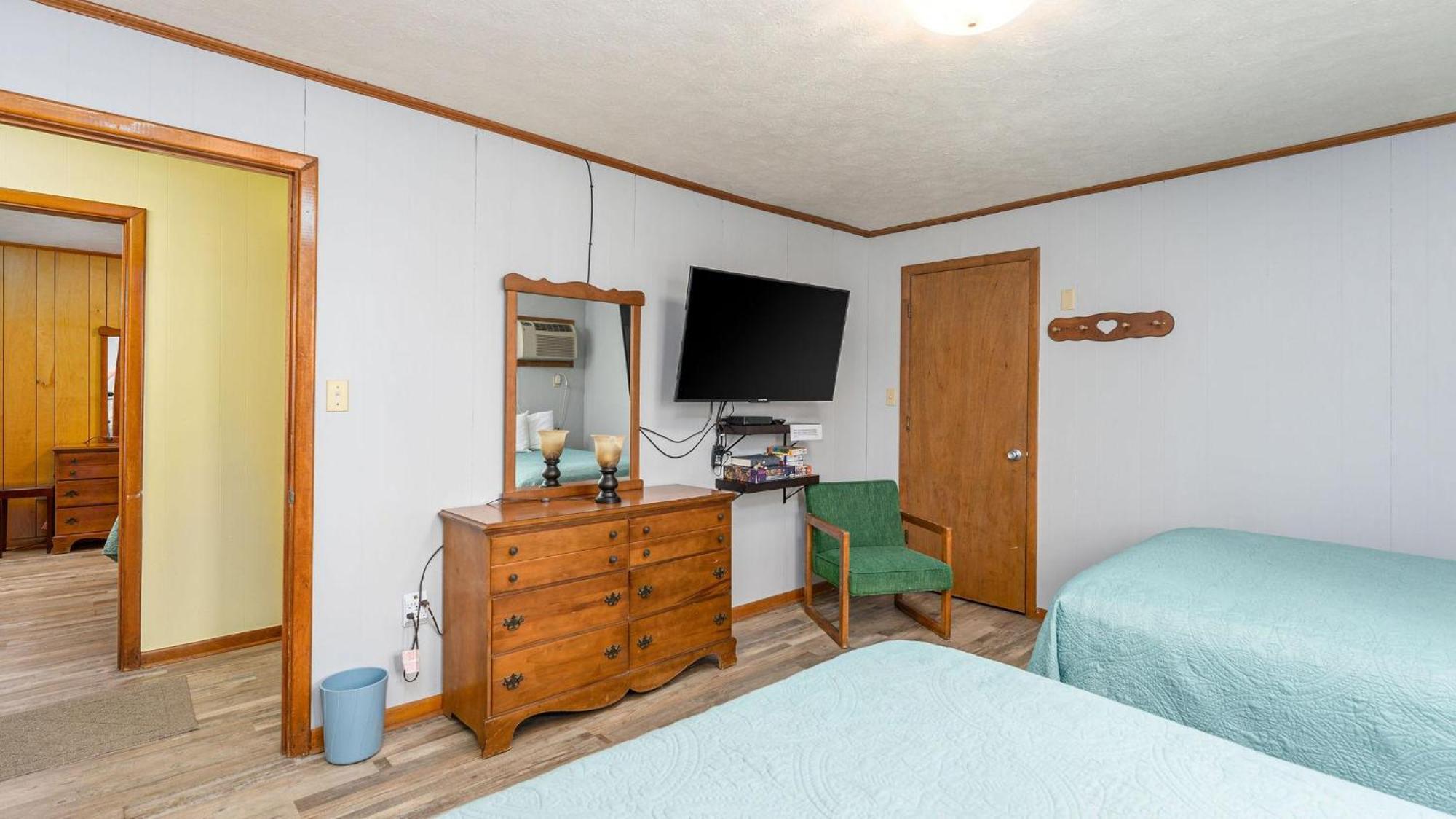 Holiday home Barnett House Bottom - Oceanfront - Windy Hill Section *