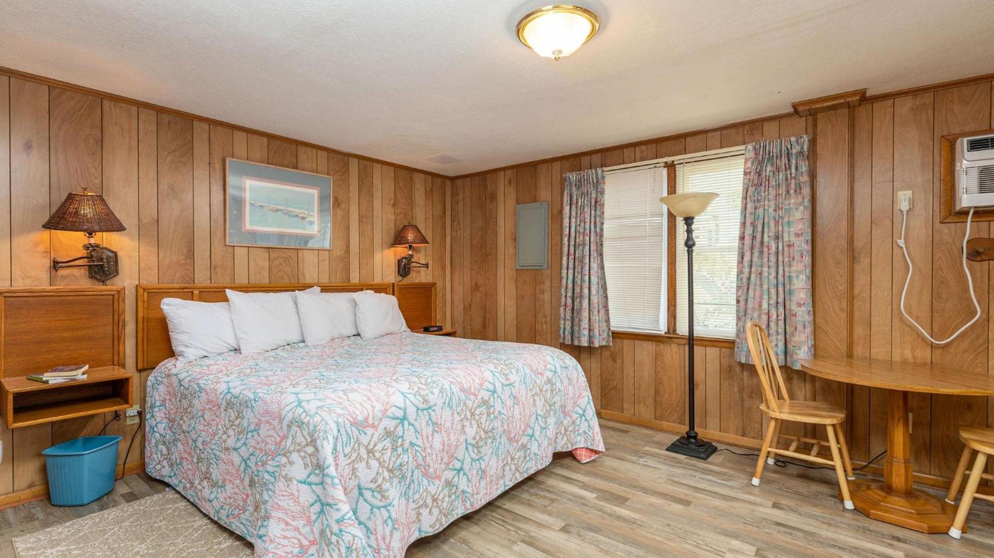 Barnett House Bottom - Oceanfront - Windy Hill Section Holiday home *