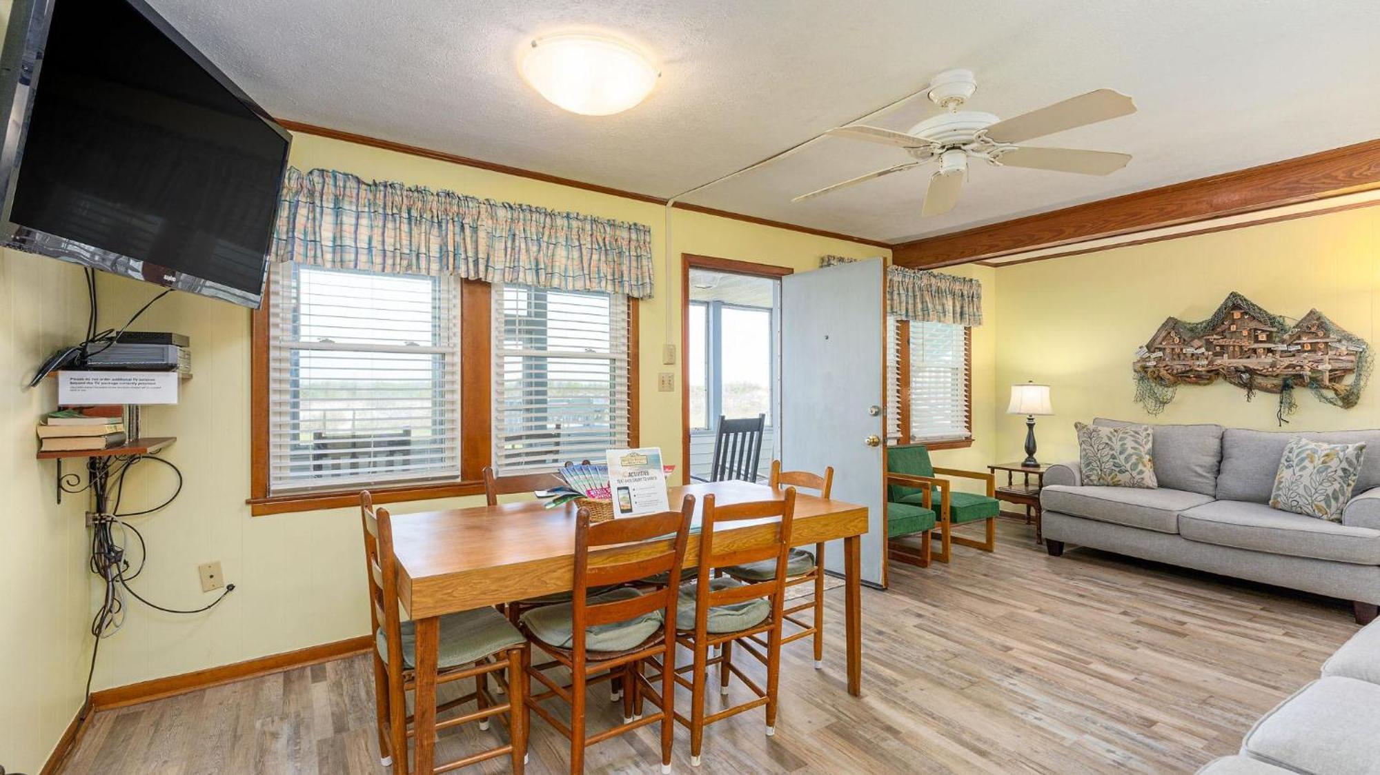 Barnett House Bottom - Oceanfront - Windy Hill Section Holiday home *