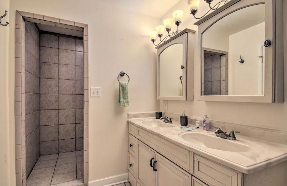 Holiday home Ocean View Villa: Chic Retreat With Private Pool And Rooftop Deck *