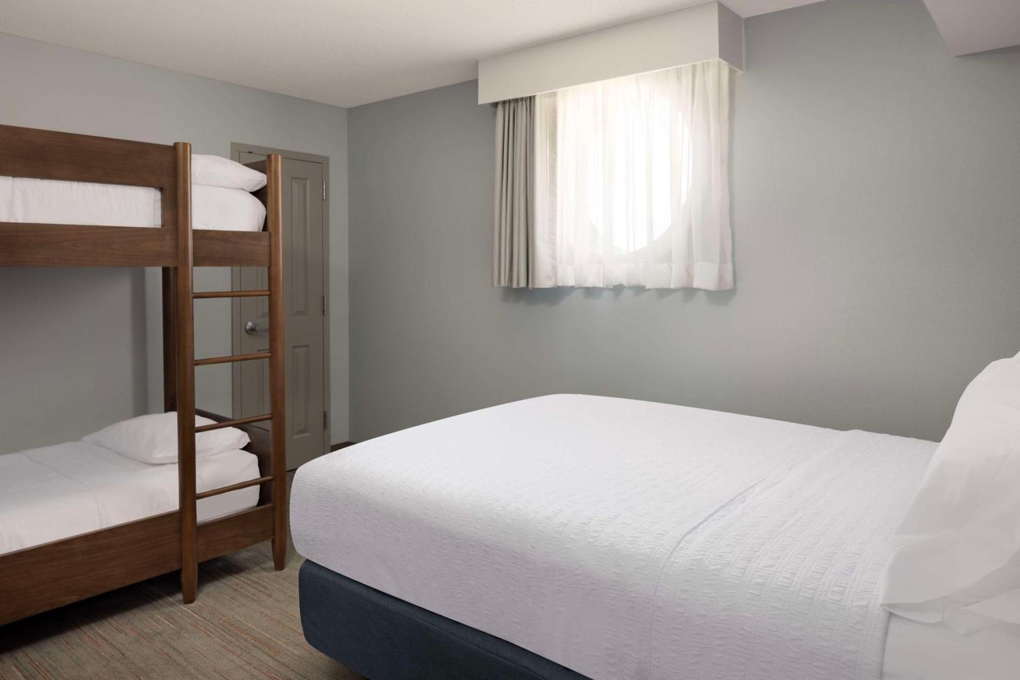 Hampton & Myrtle Oceanfront Hotel