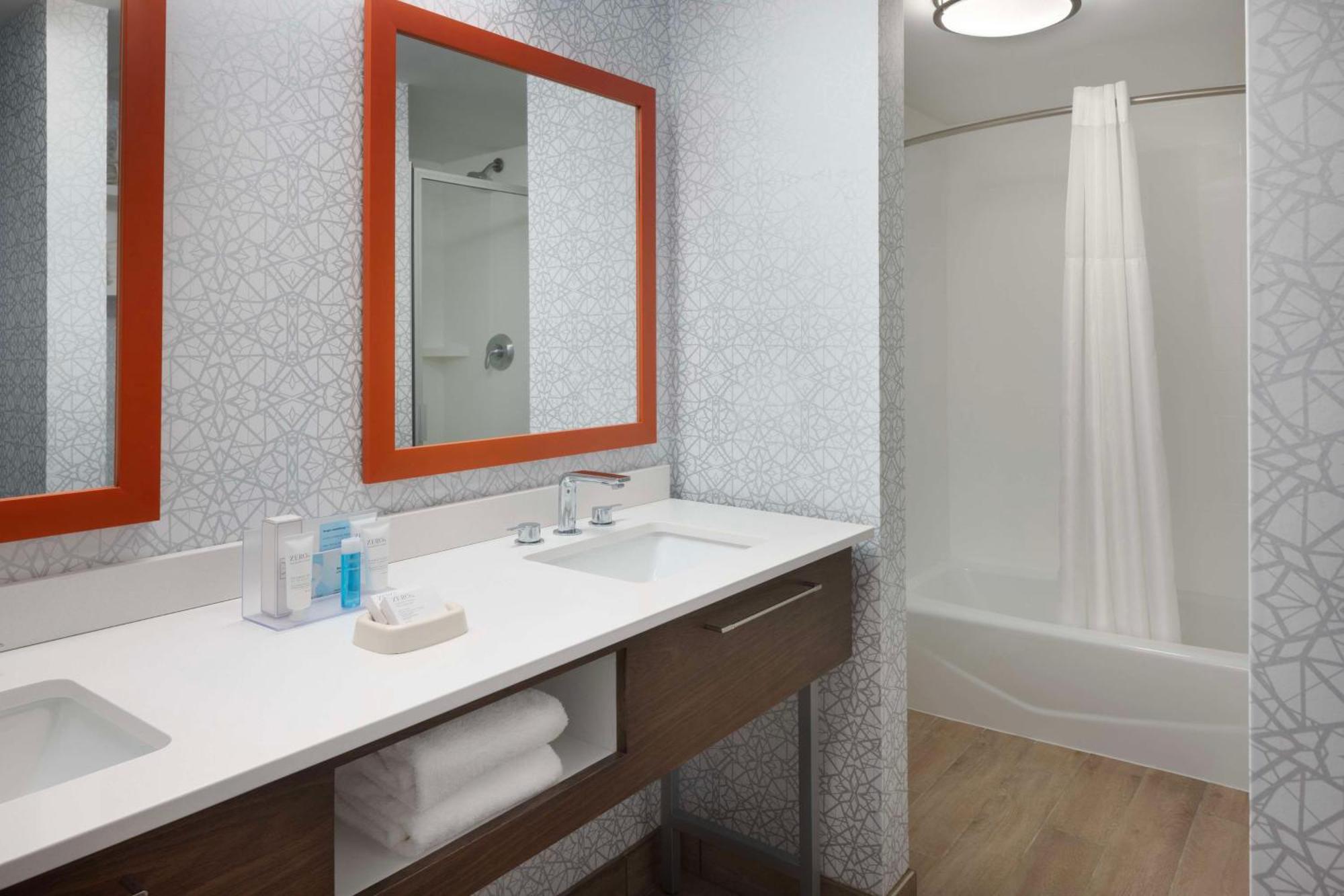 Hampton & Myrtle Oceanfront Hotel