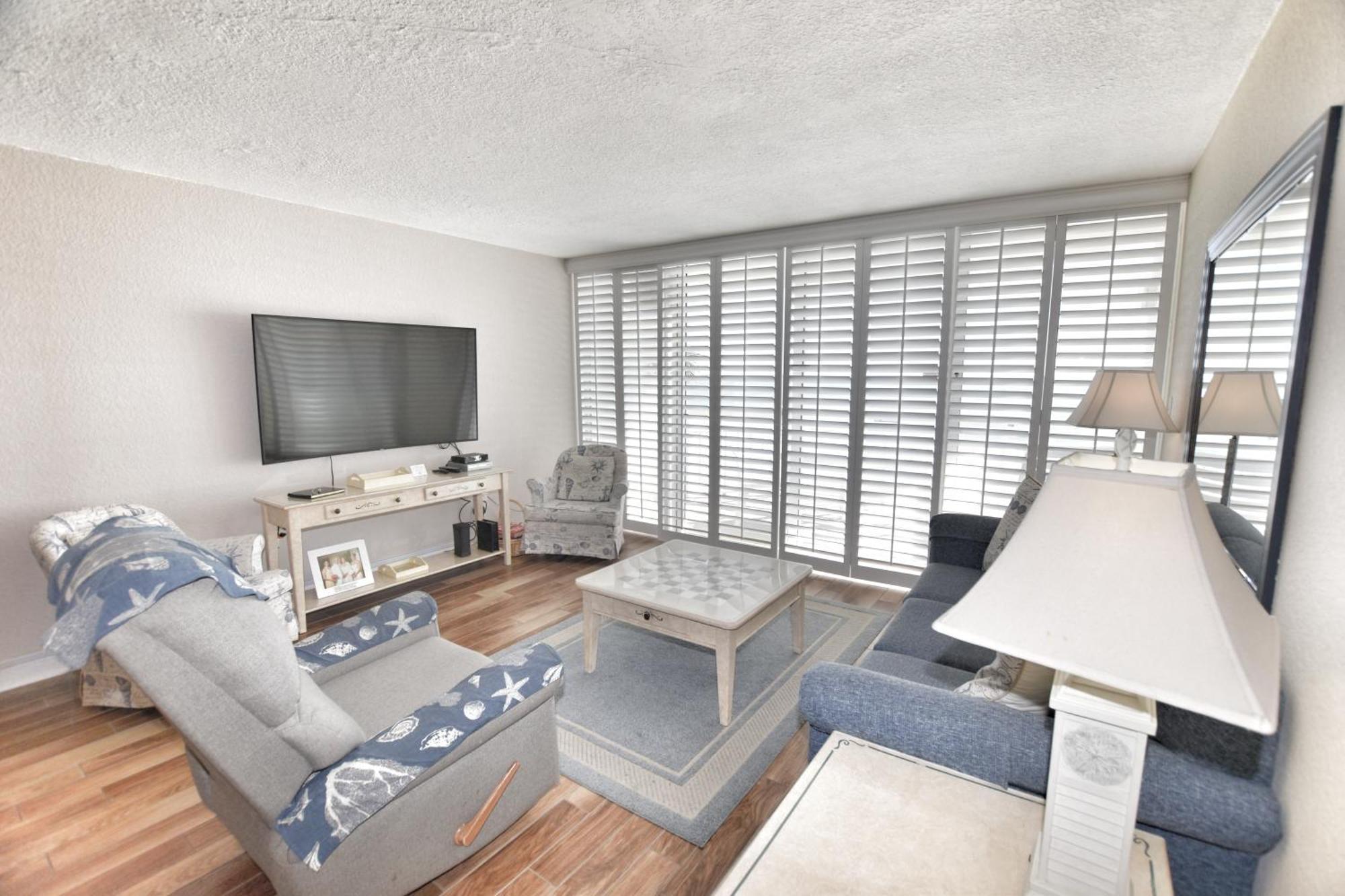 Water's Edge Apartment *