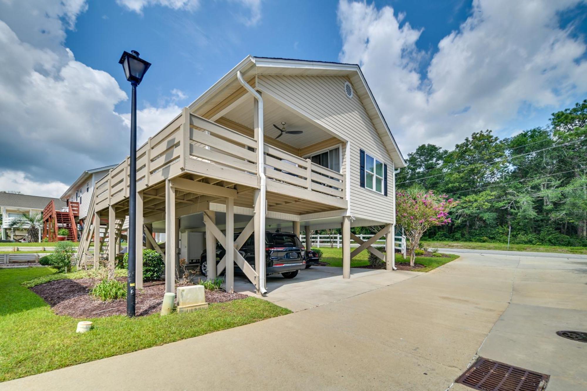 Holiday home Updated Myrtle With Shared Pool!