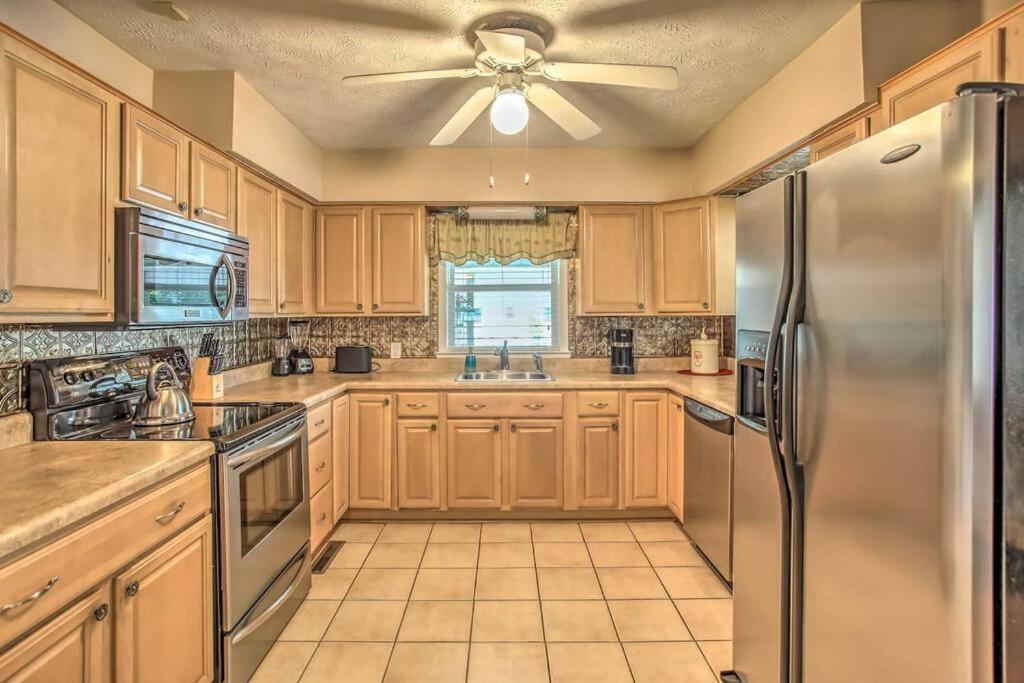 Holiday home Ocean View Villa: Chic Retreat With Private Pool And Rooftop Deck *