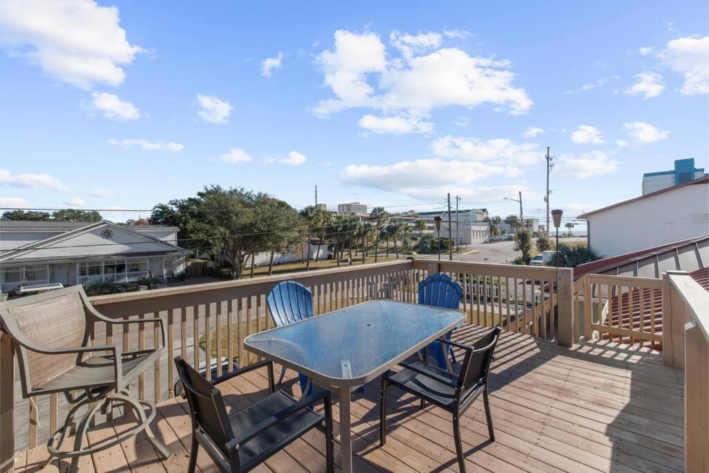 Ocean View Villa: Chic Retreat With Private Pool And Rooftop Deck