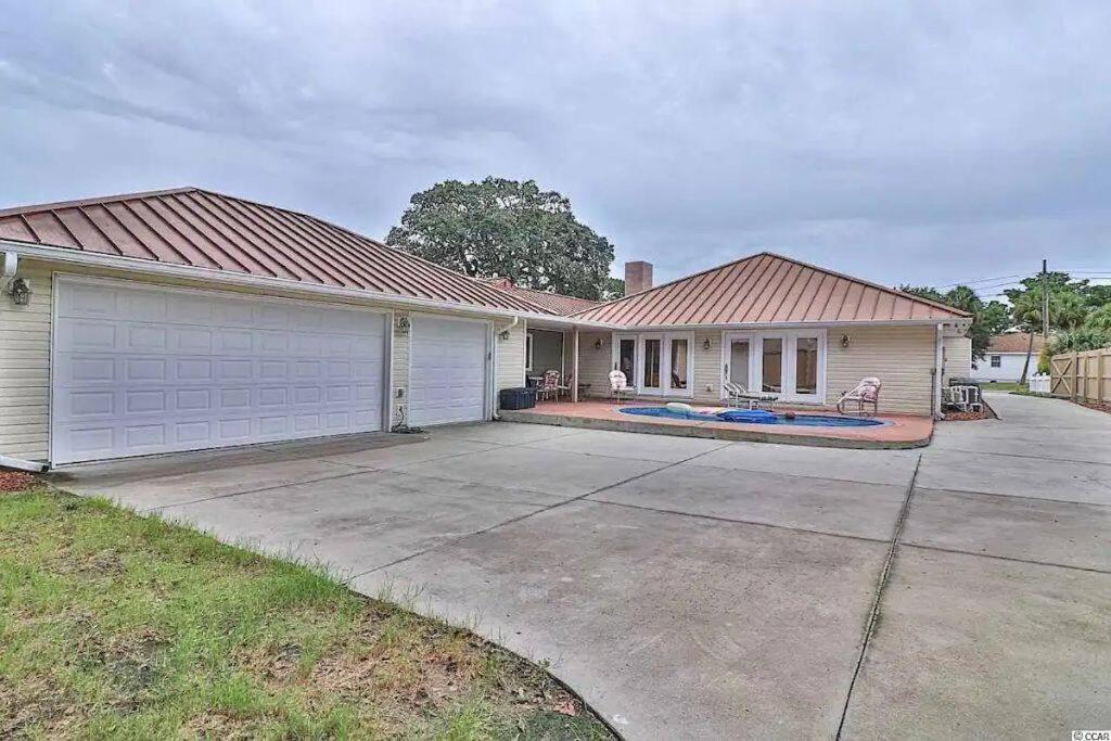 Holiday home Ocean View Villa: Chic Retreat With Private Pool And Rooftop Deck Myrtle Beach