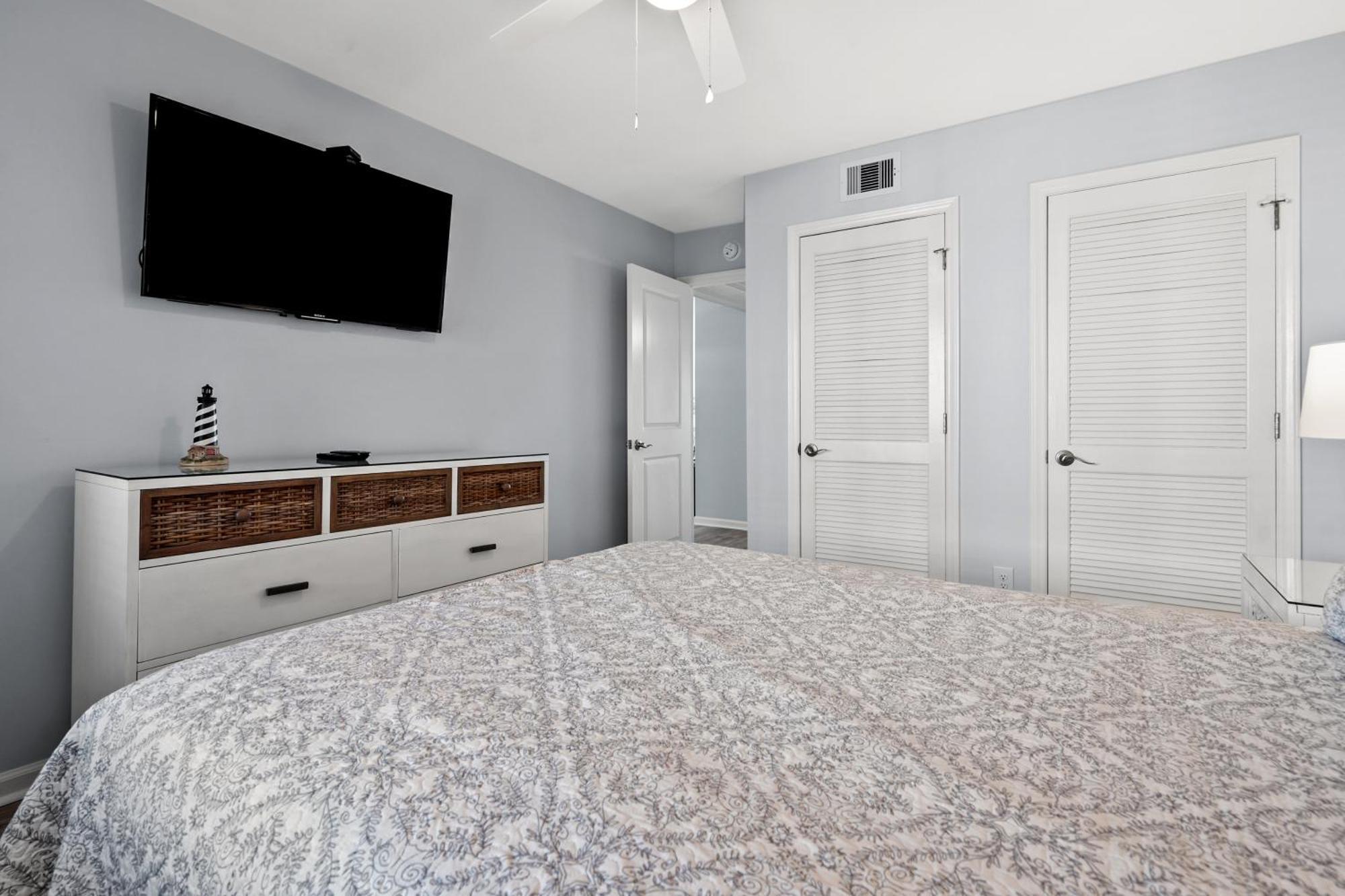 Apartment Sea Cloisters 205d *