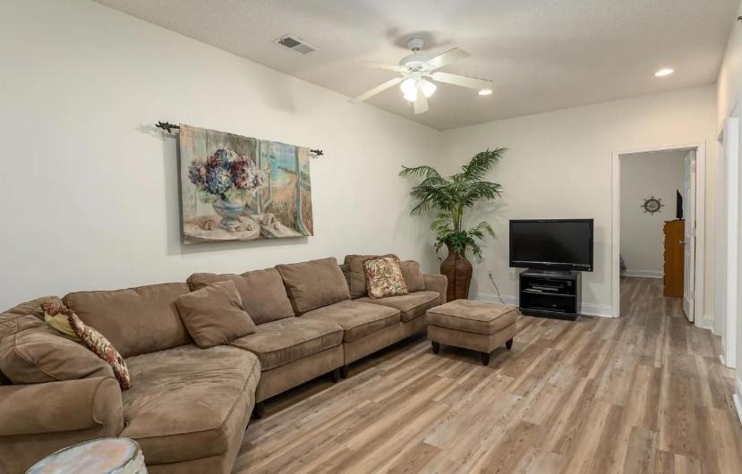 Stunning And Spacious 5 Bedroom Condo- With Ocean Views And More! Cherry Grove 402 Holiday home *