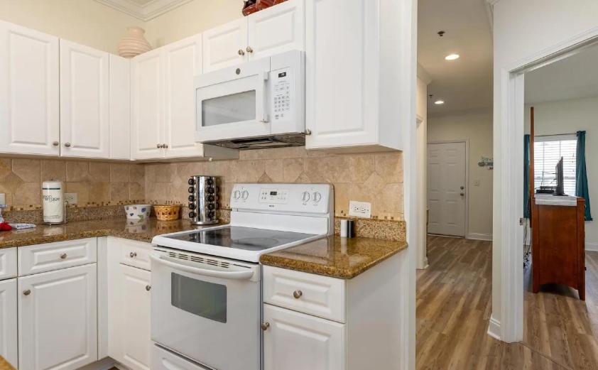 Stunning And Spacious 5 Bedroom Condo- With Ocean Views And More! Cherry Grove 402 *