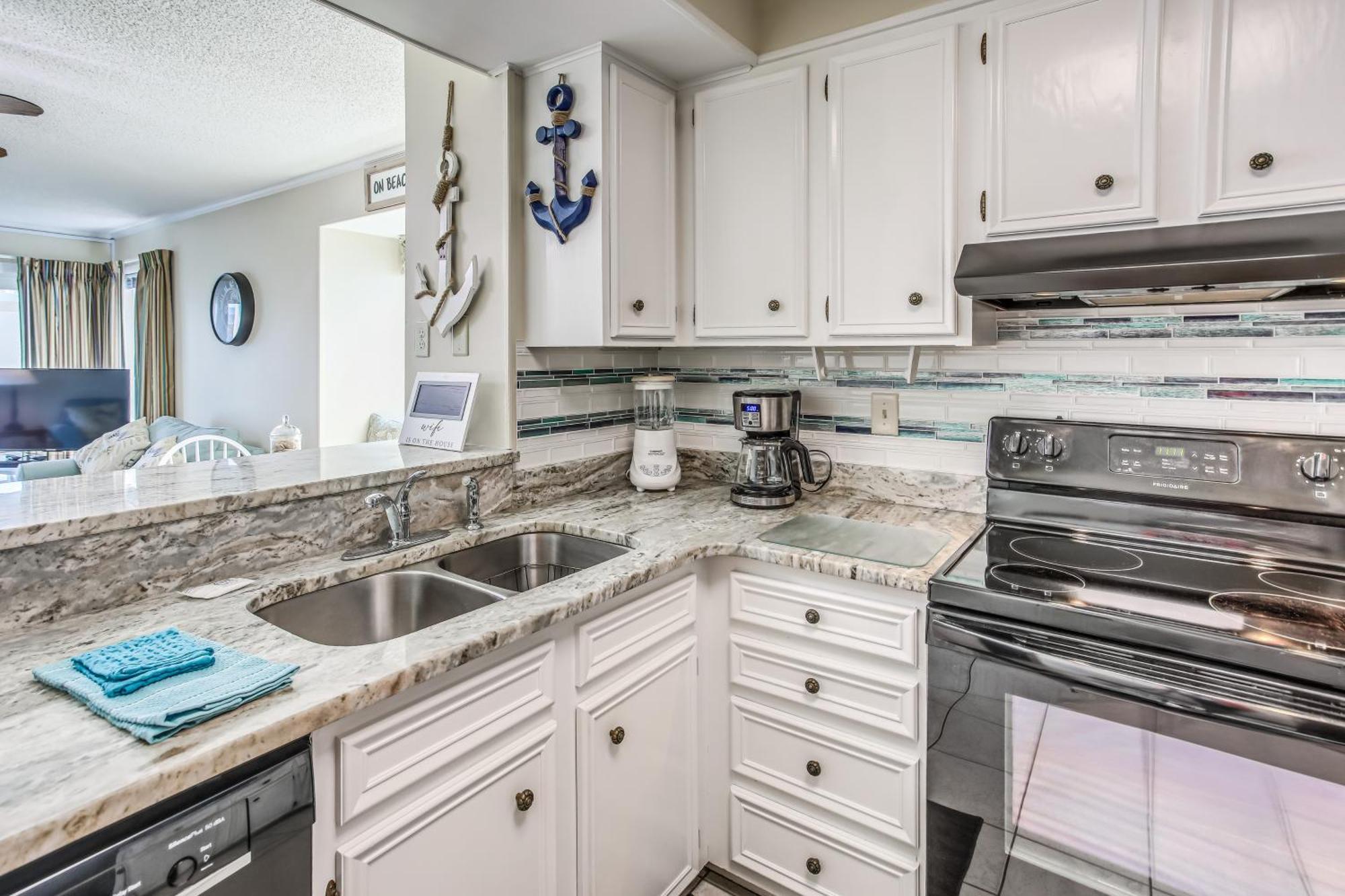 Myrtle With Pool Access - Walk To Beach! Apartment