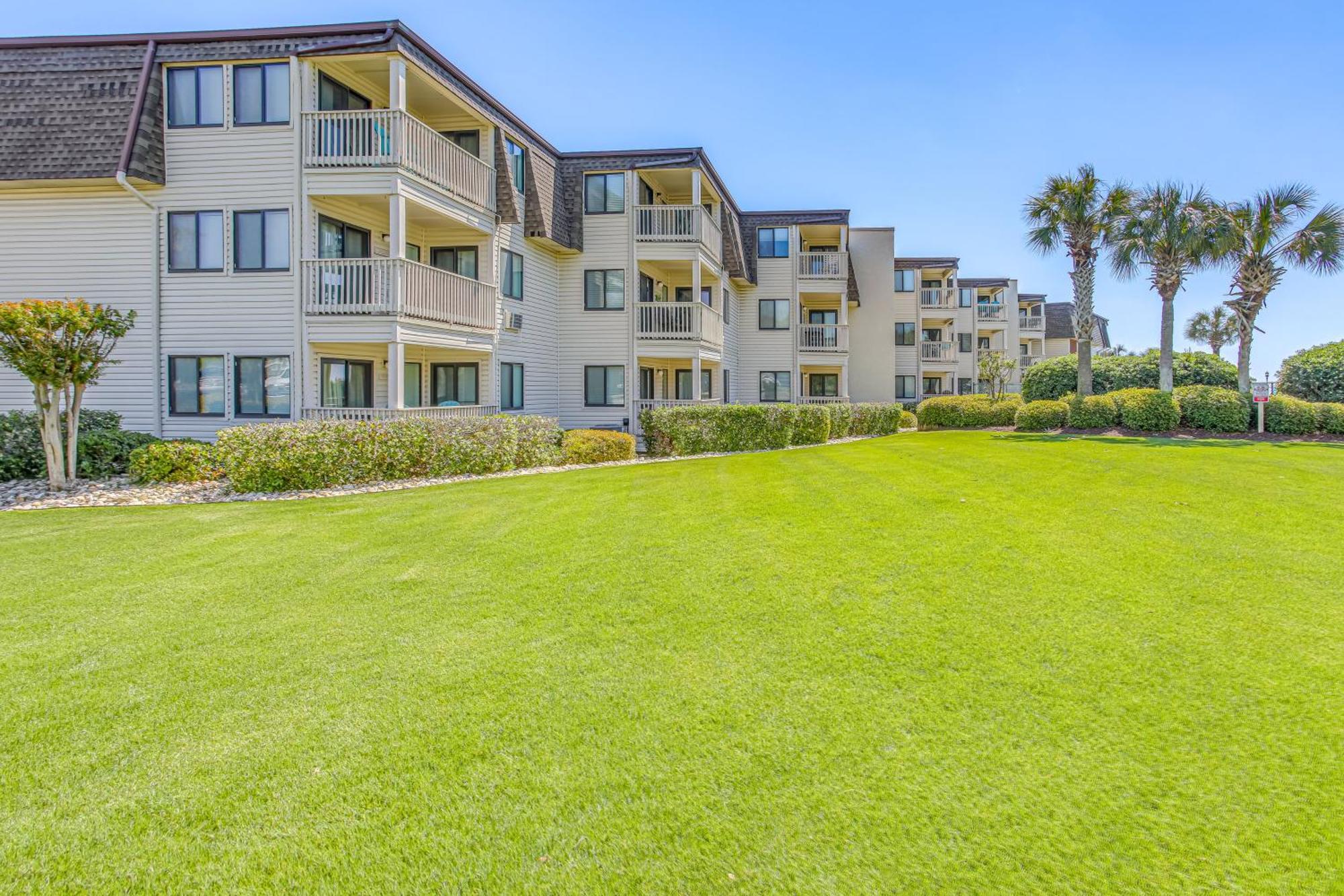 Beachfront With Pool View And Balcony! Myrtle Beach