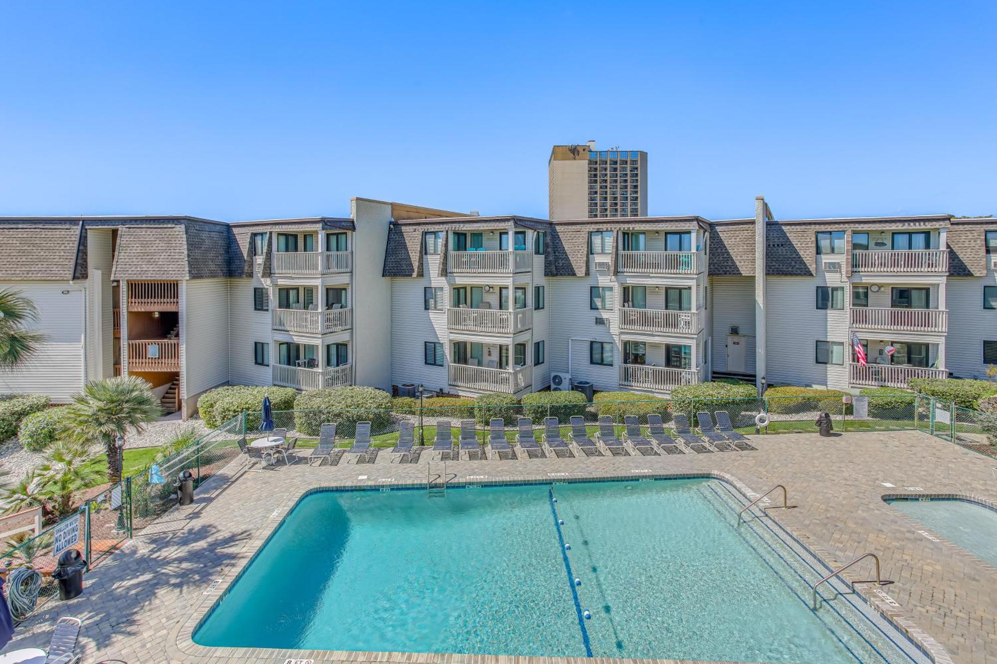Beachfront With Pool View And Balcony! *