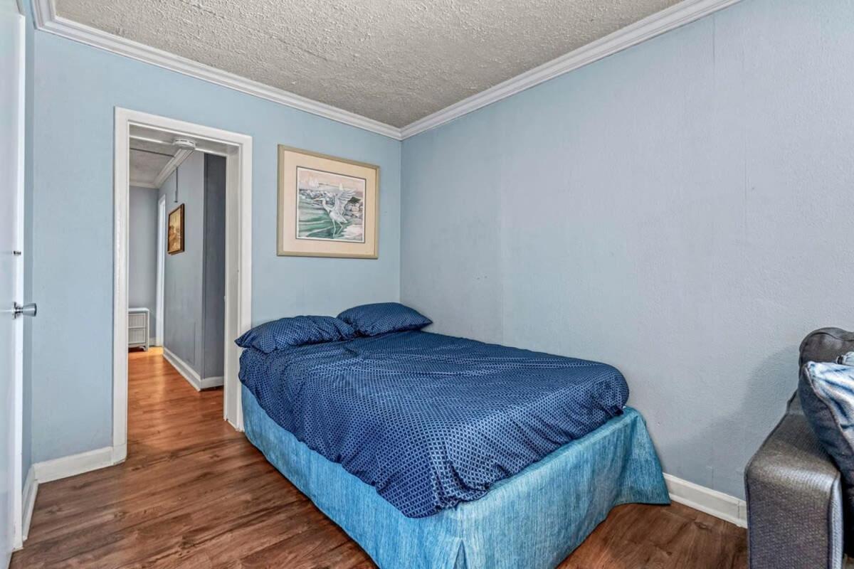 Charming One Block From The - Wr 301
