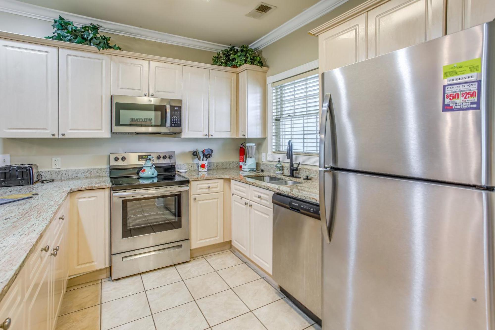 Apartment Vacation With Golf Course View *