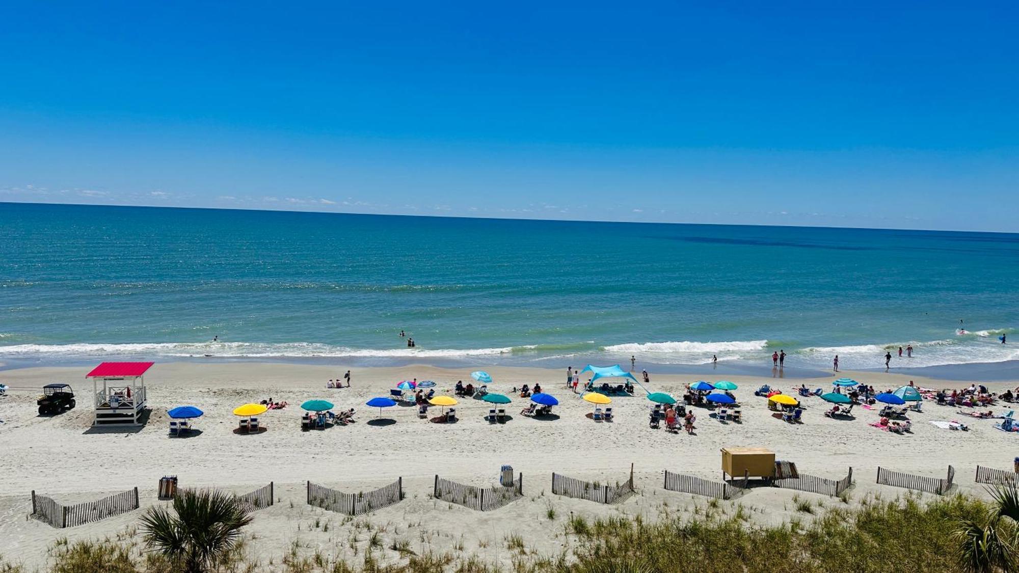 New ! Unique Oceanfront At Ocean Reef Resort-free Parking - Amazing Pools Apartment *