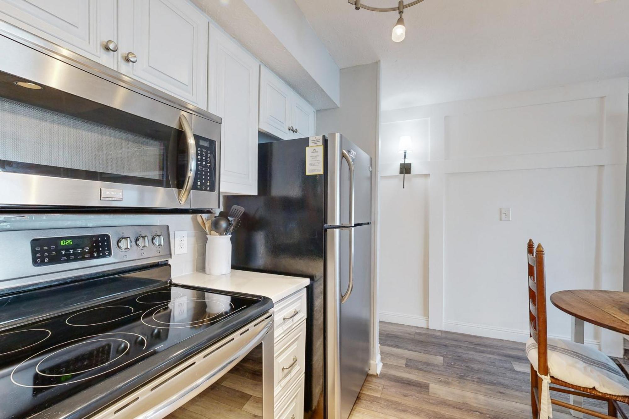 Apartment Crescent Towers I #102