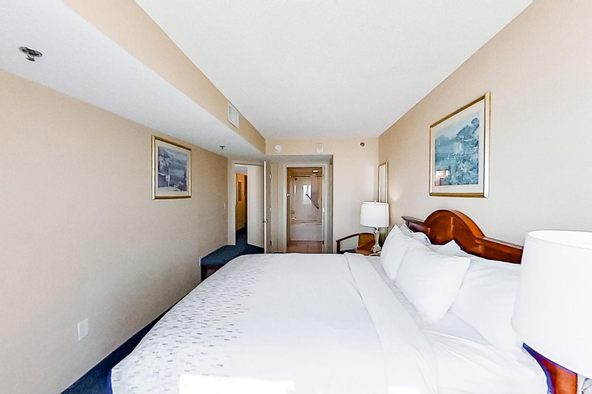 Carolinian Apartment *