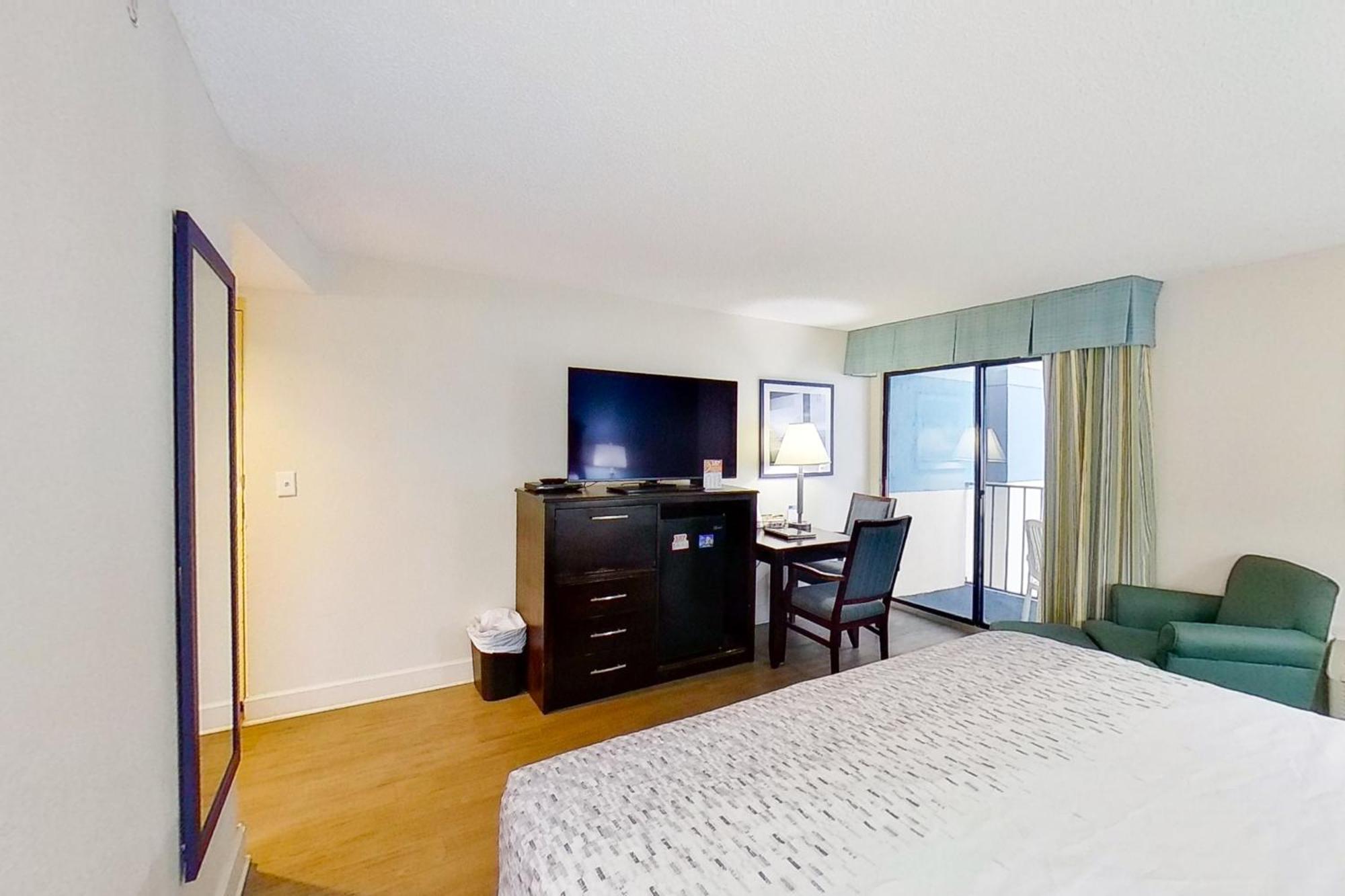 Carolinian Apartment *