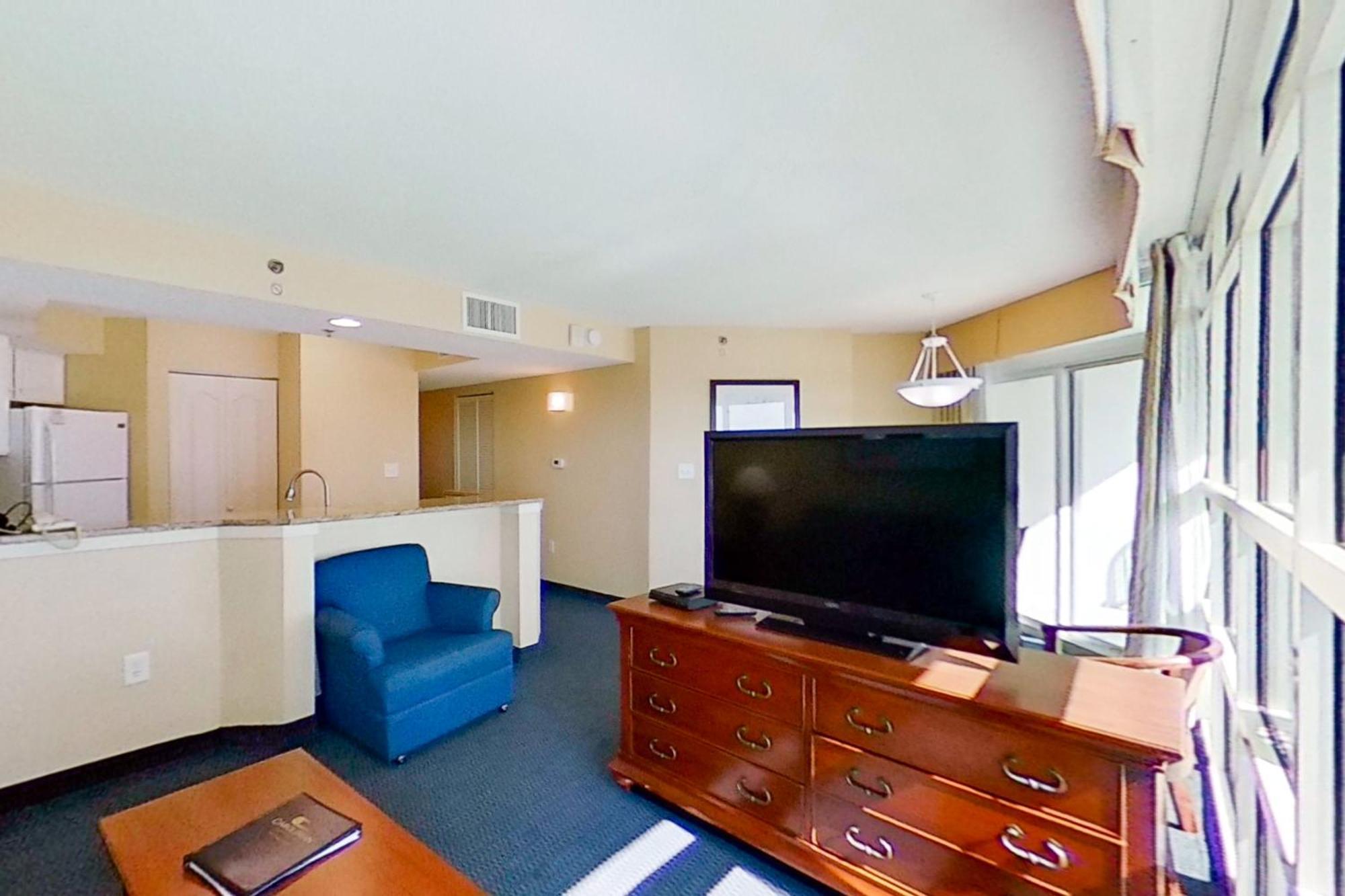 Carolinian Apartment *