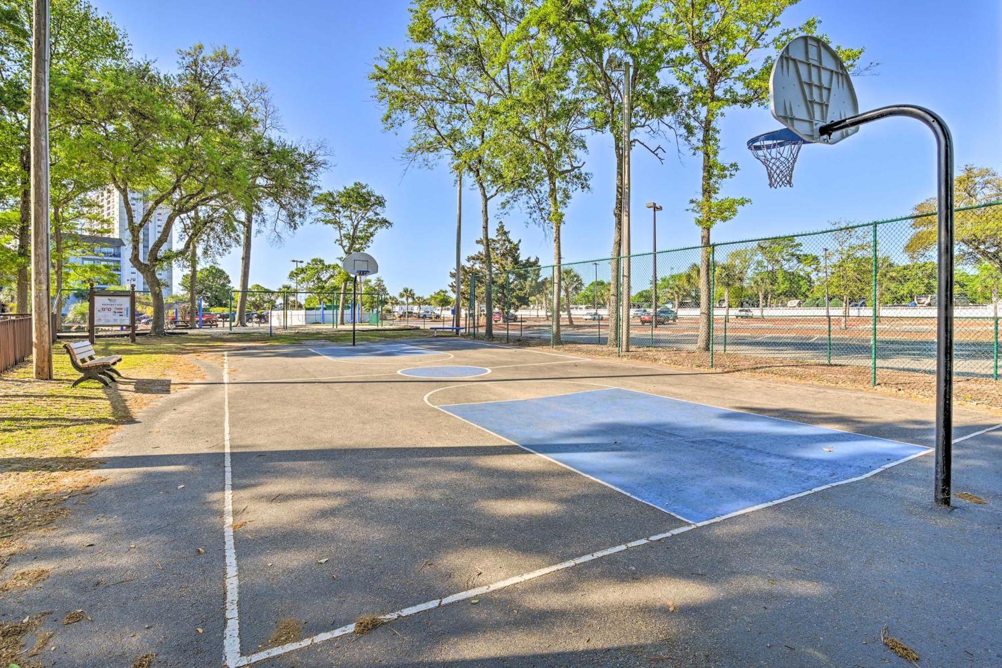 Myrtle With Pool - Walk To Beach! Apartment *