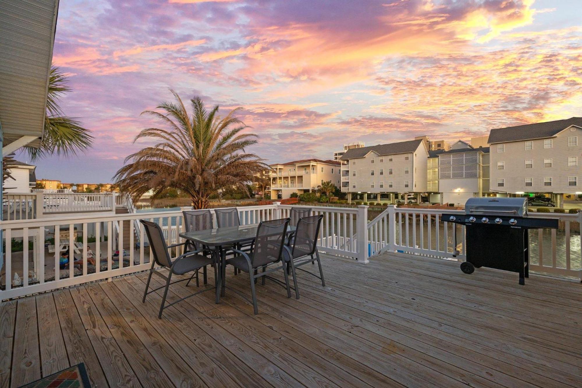 Charlie's Retreat * Myrtle Beach