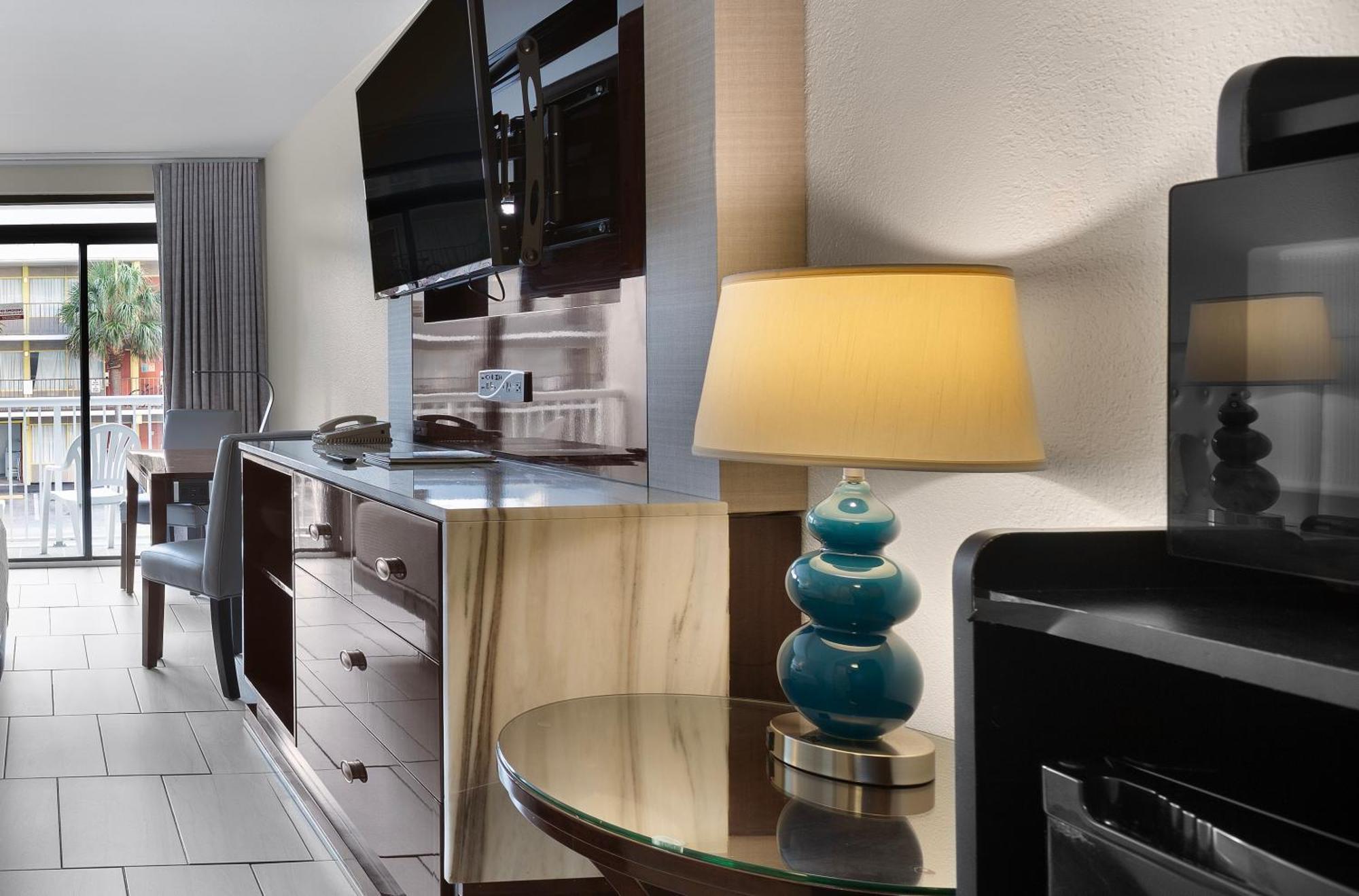 Captain's Quarters Hotel 2*