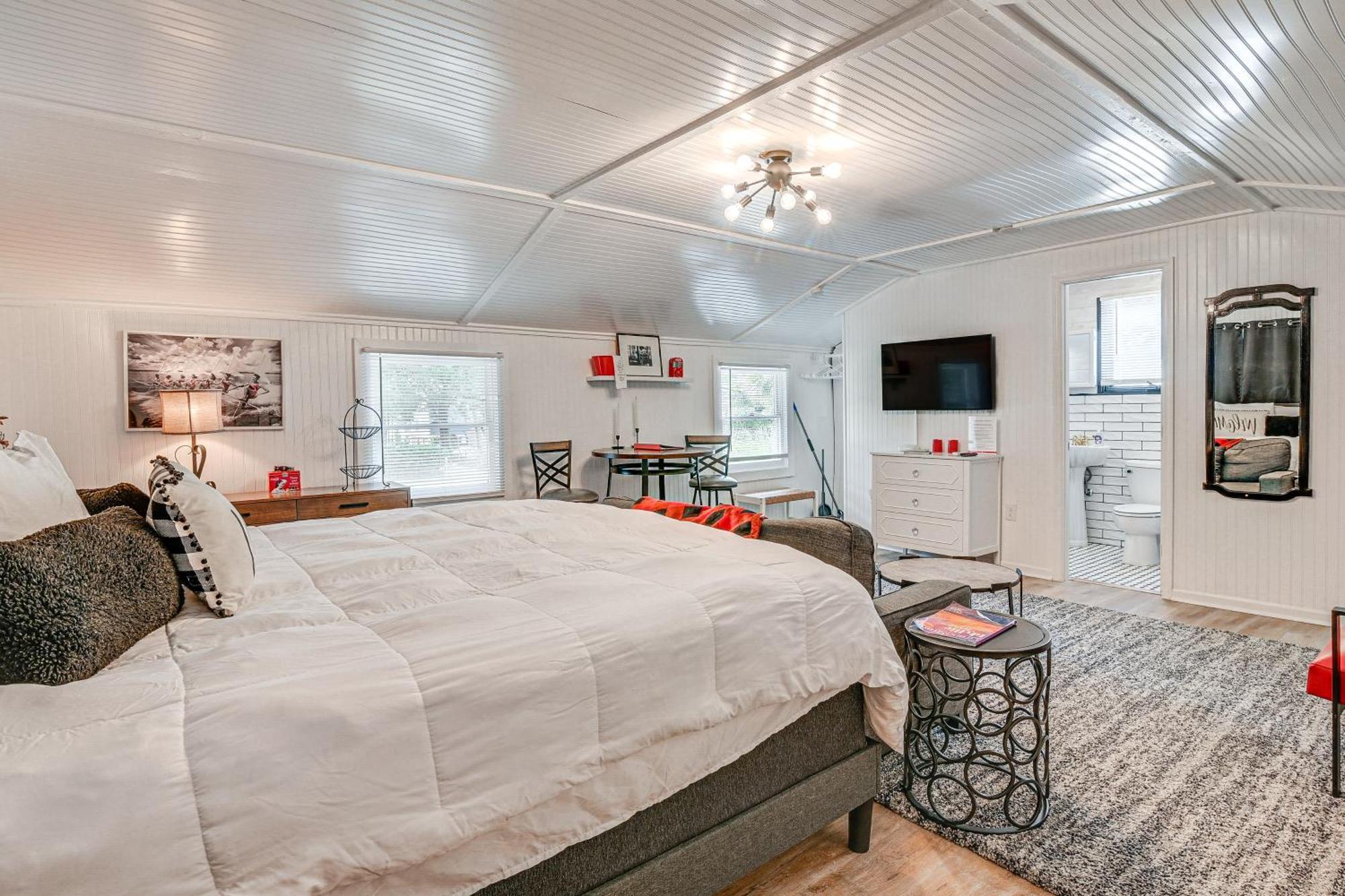 Cozy Murrells Inlet - Walkable!