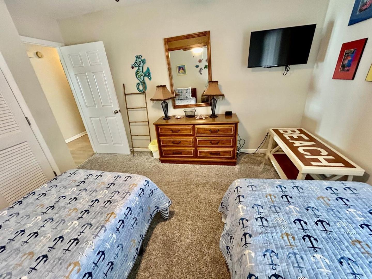 Apartment Sea Cloisters 301b