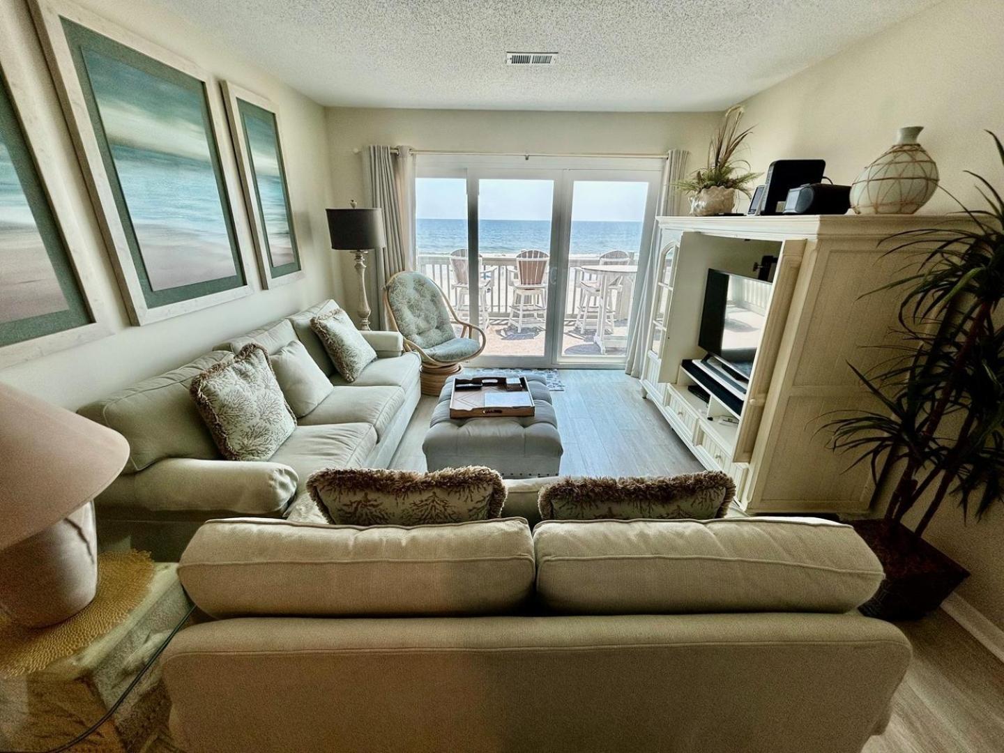 Apartment Sea Cloisters 301b