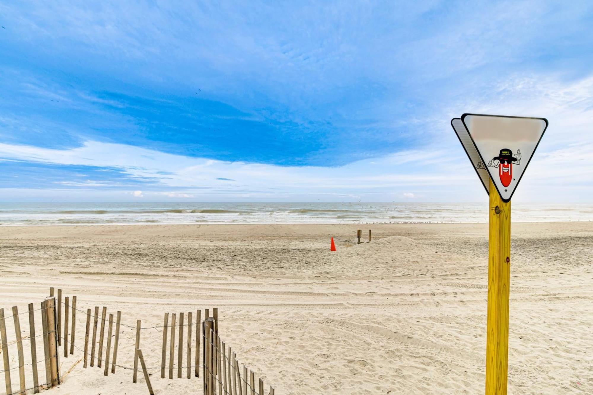 Apartment Myrtle Retreat With Balcony Near Boardwalk! *