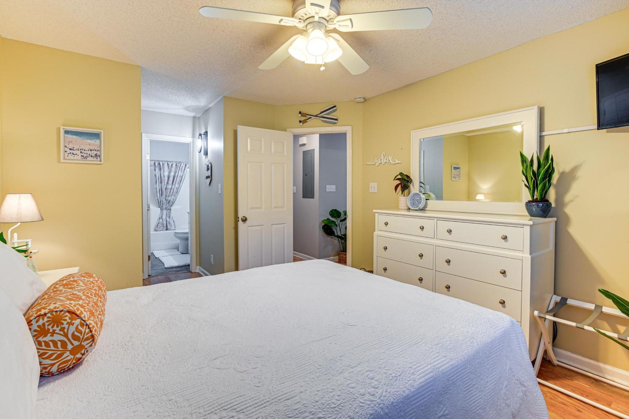 Myrtle Retreat With Balcony Near Boardwalk! Apartment