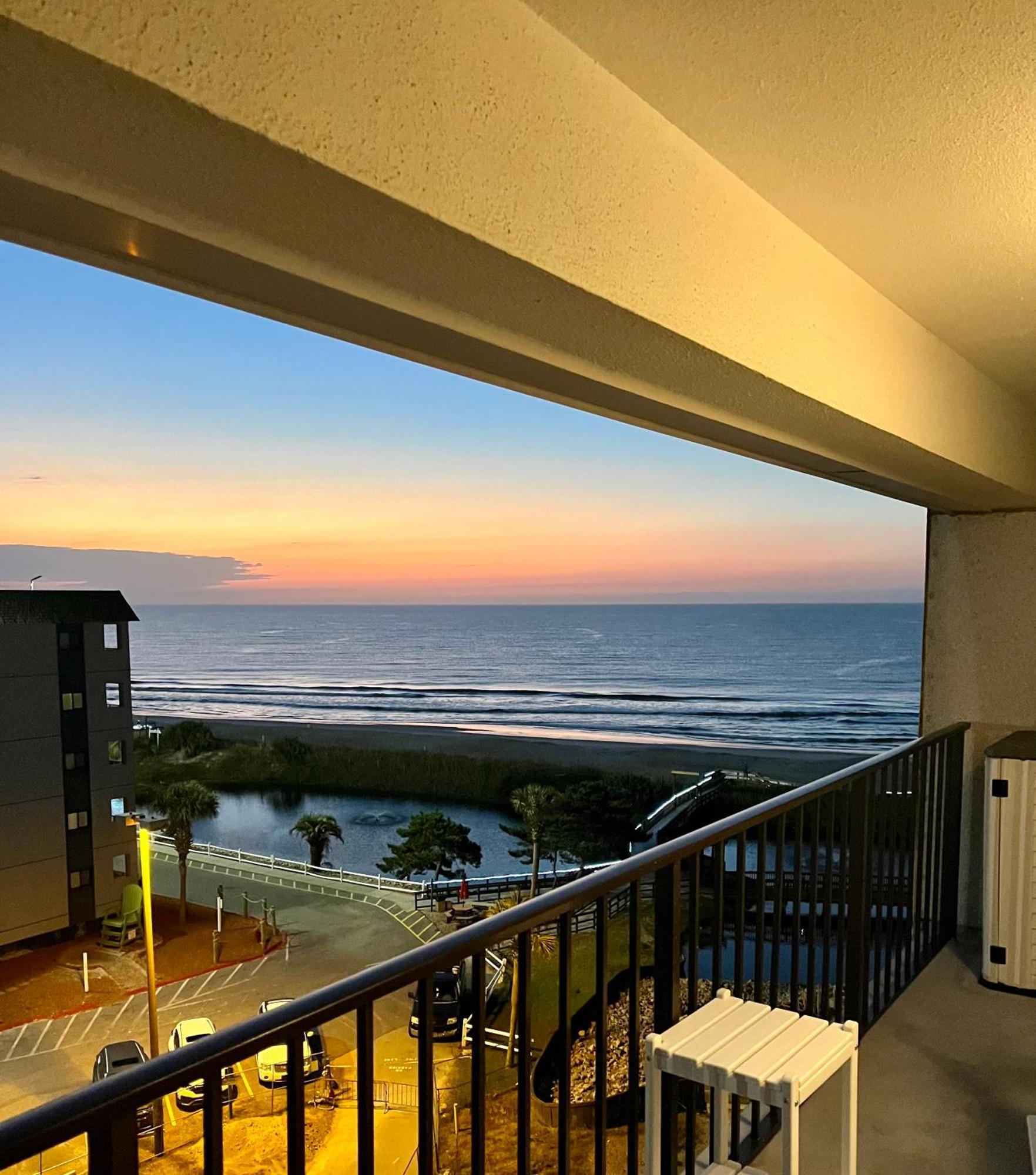 Luxe By The Sea - 5-star Beachfront Escape Apartment *
