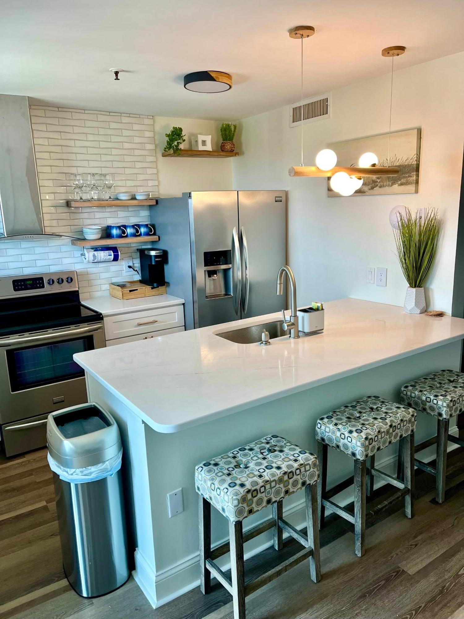 Luxe By The Sea - 5-star Beachfront Escape Apartment