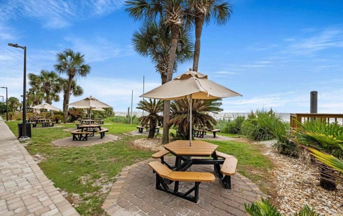 Wow! Oceanview 3 Bedroom Condo! Pool & Private Balcony