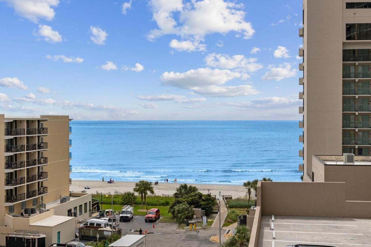 Wow! Oceanview 3 Bedroom Condo! Pool & Private Balcony Apartment Myrtle Beach