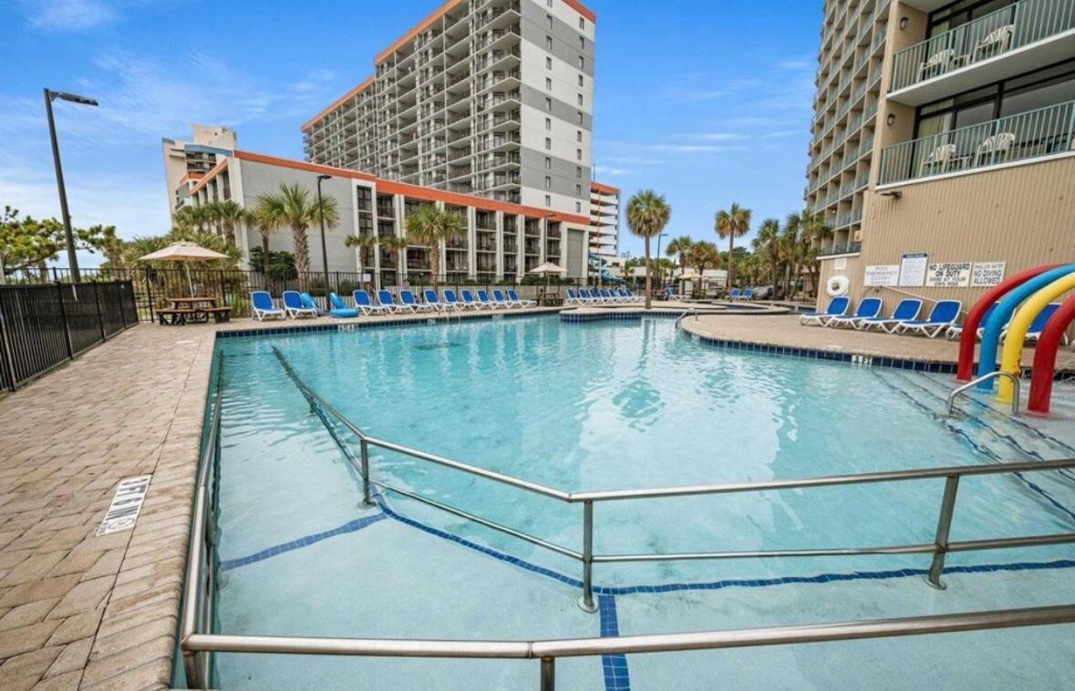 Wow! Oceanview 3 Bedroom Condo! Pool & Private Balcony Apartment