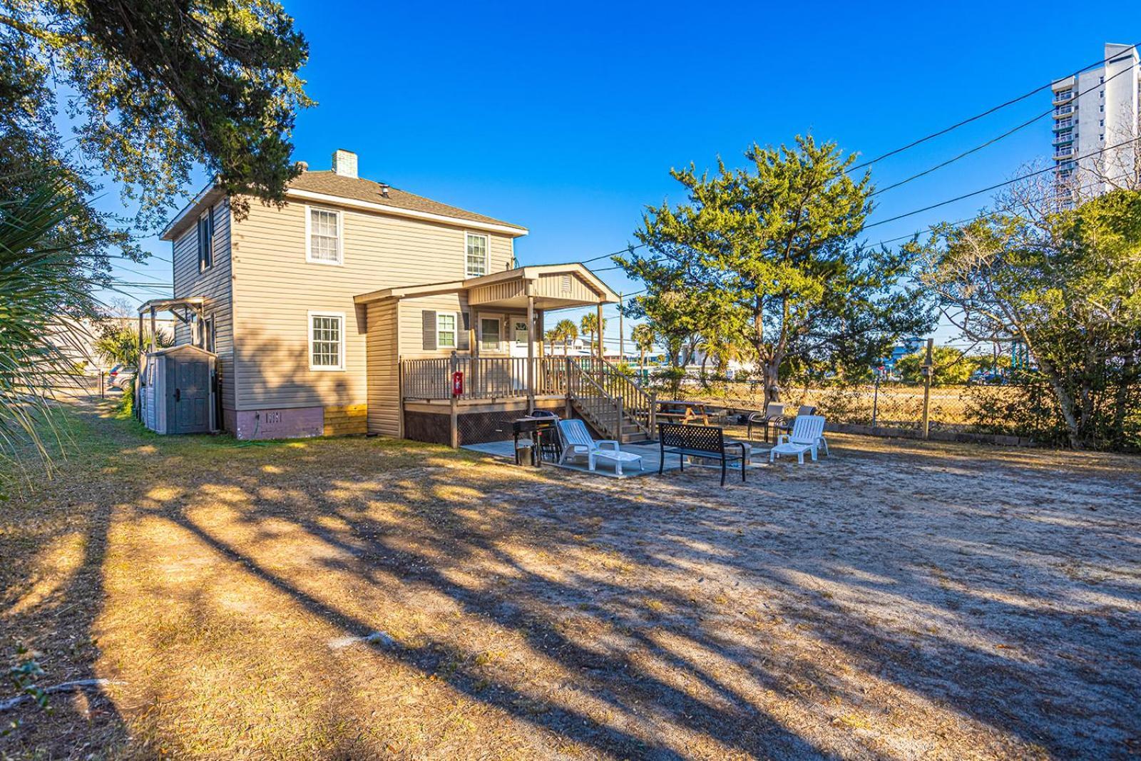 Dazzling Centrally Located Ocean View W 2 Kings, Huge Private Yard, 2 Decks, Firepit, Bbq Holiday home Myrtle Beach