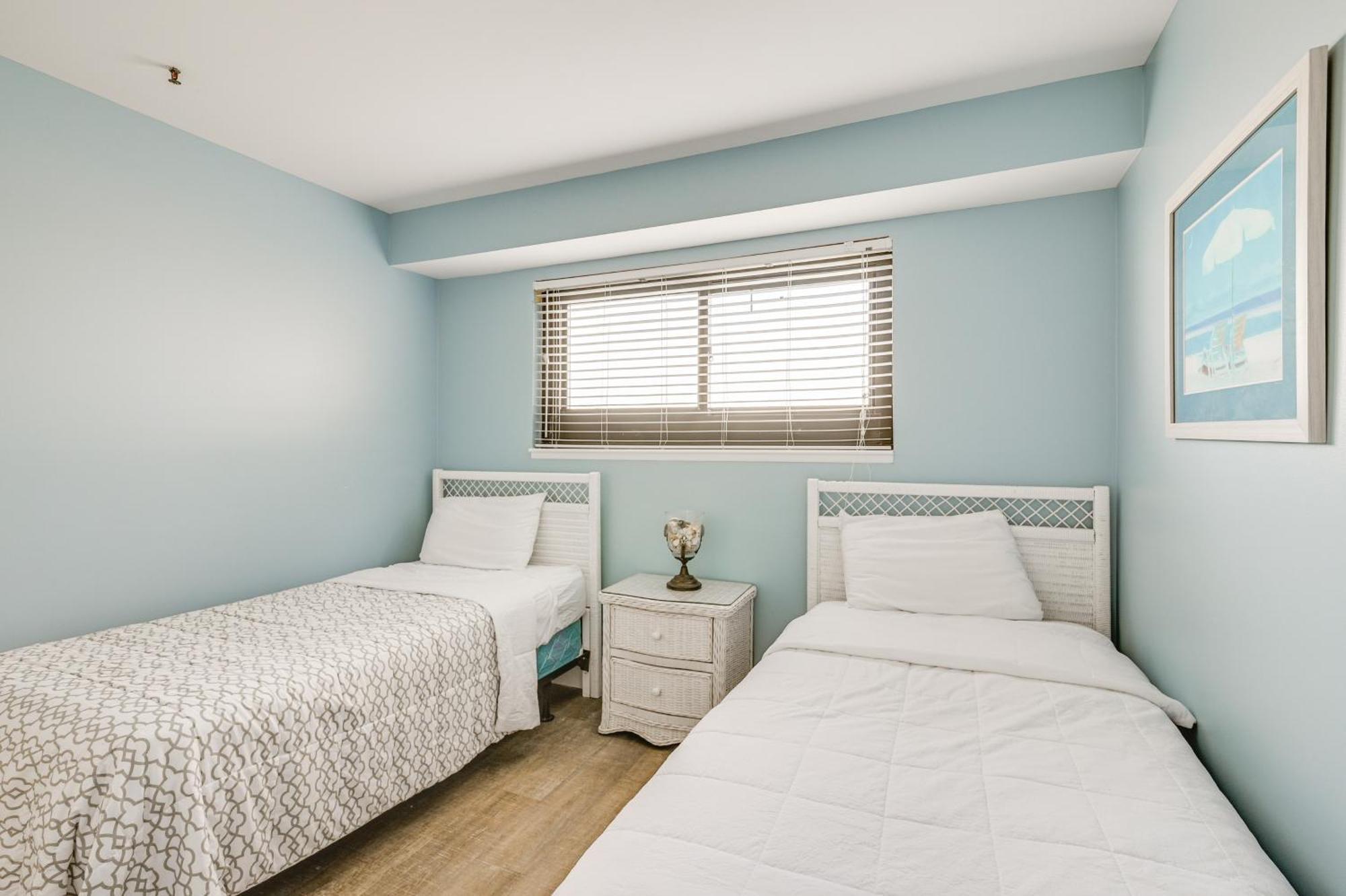 Myrtle With Pool - Walk To Beach! Apartment *