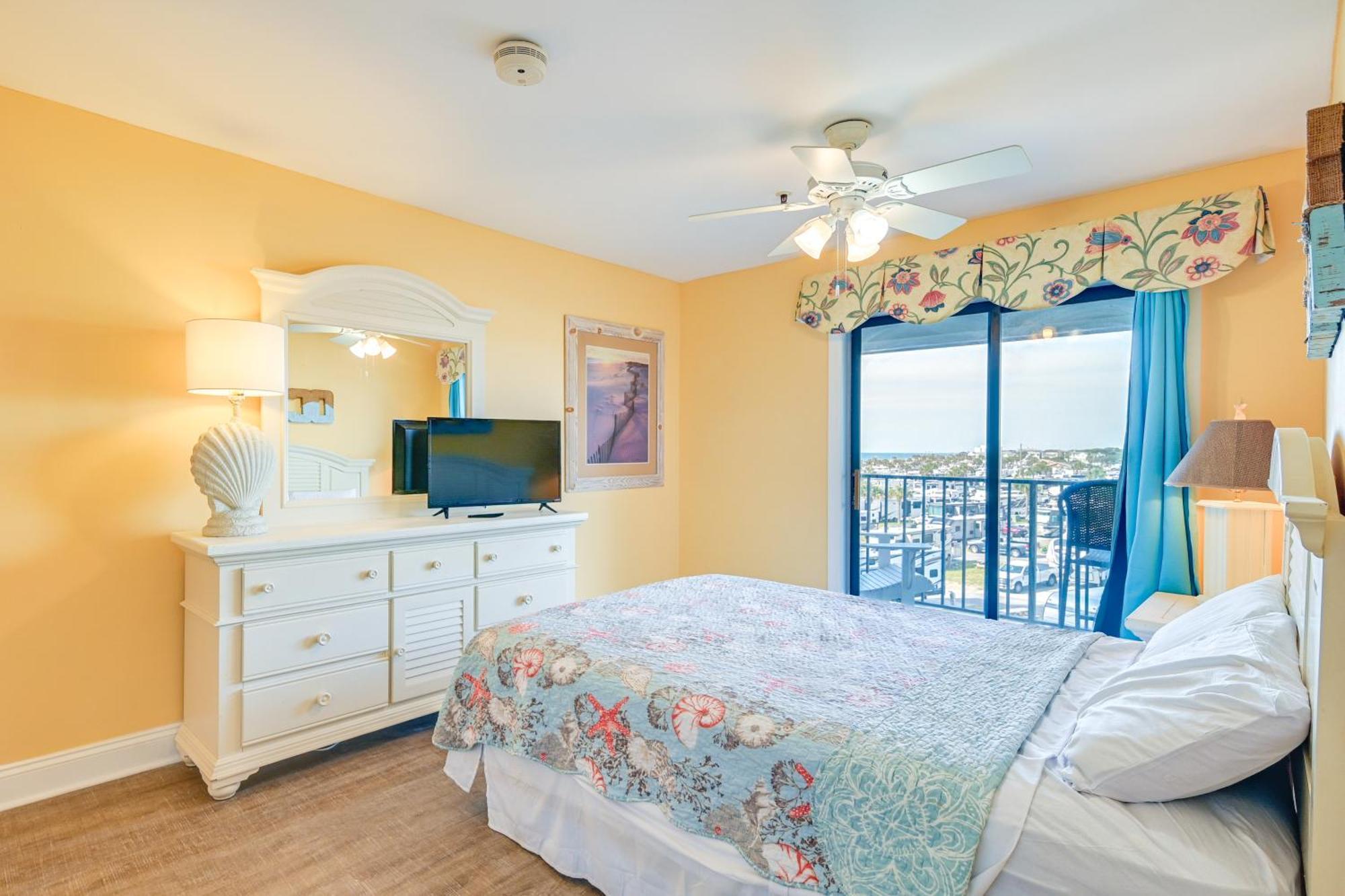 Myrtle With Pool - Walk To Beach! Apartment *