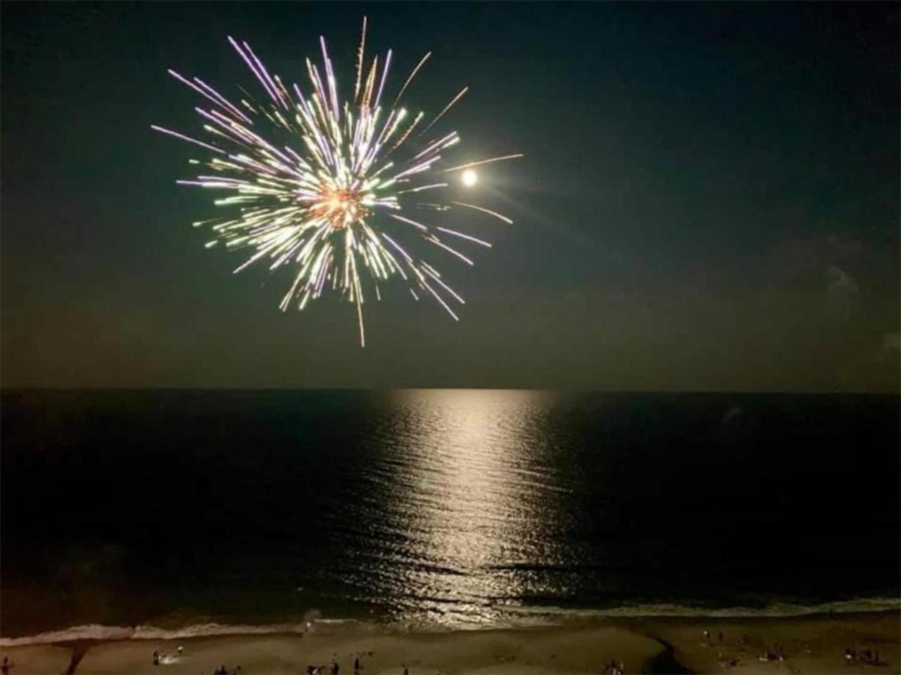 Apartment Luxe By The Sea - 5-star Beachfront Escape Myrtle Beach