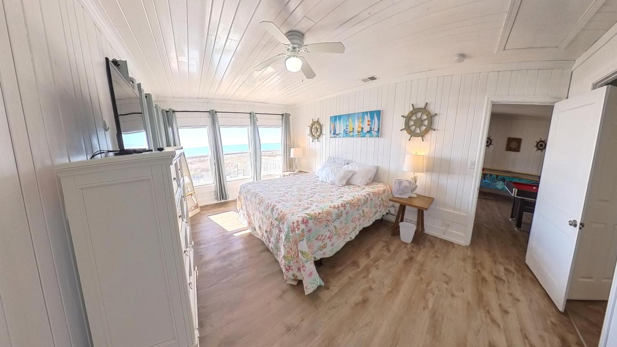 Oceanfront, Centrally Located, Huge 5k Sq Ft W Huge Private Pool, Hot Tub, & Gameroom Myrtle Beach