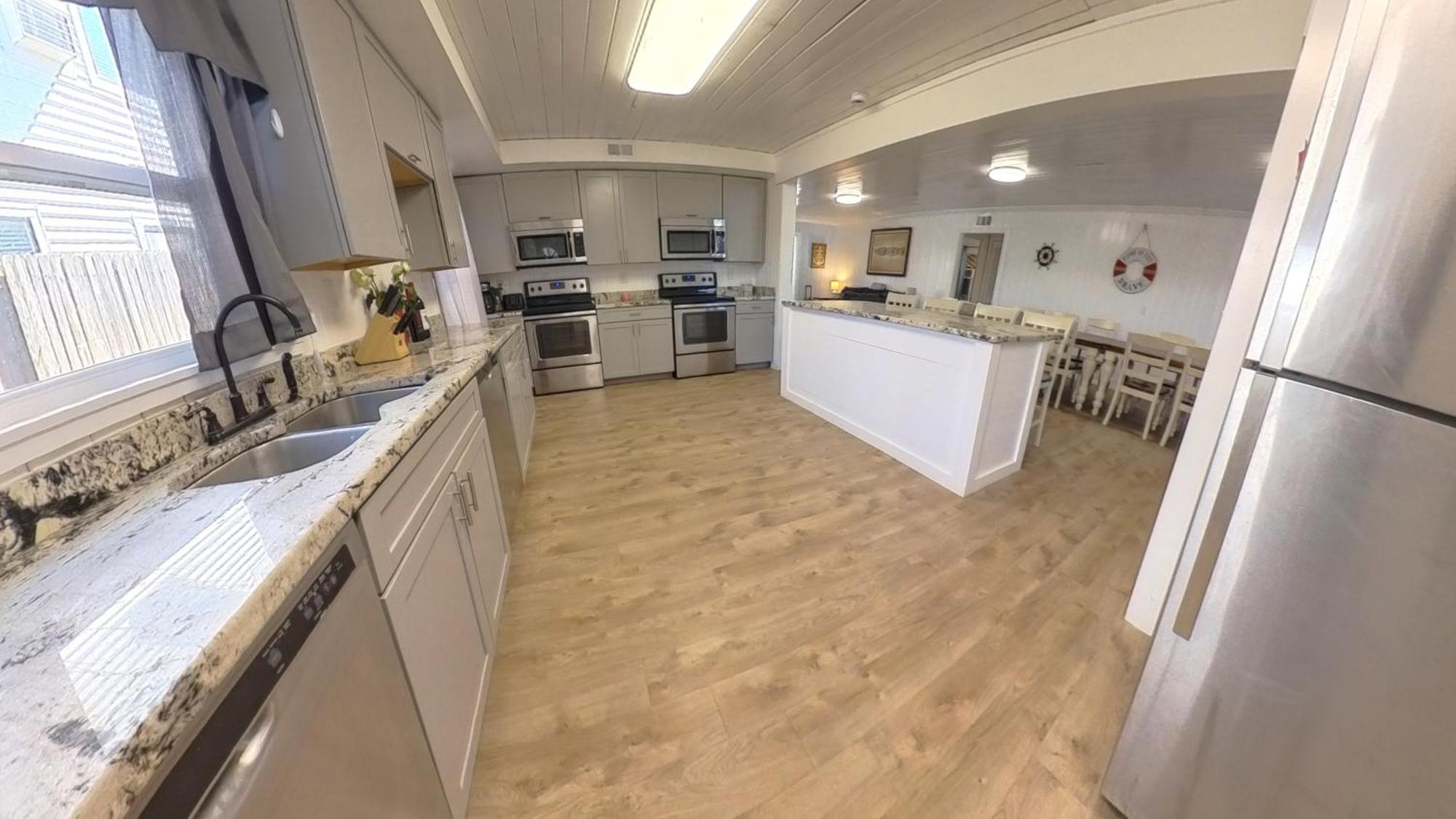 Oceanfront, Centrally Located, Huge 5k Sq Ft W Huge Private Pool, Hot Tub, & Gameroom