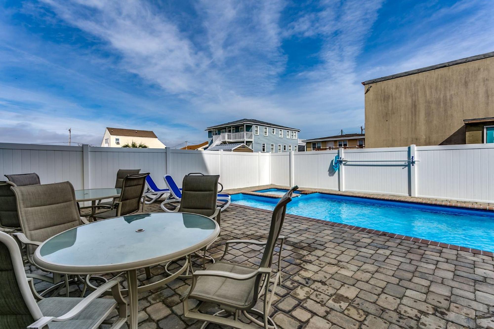 204 Unit B By Together *