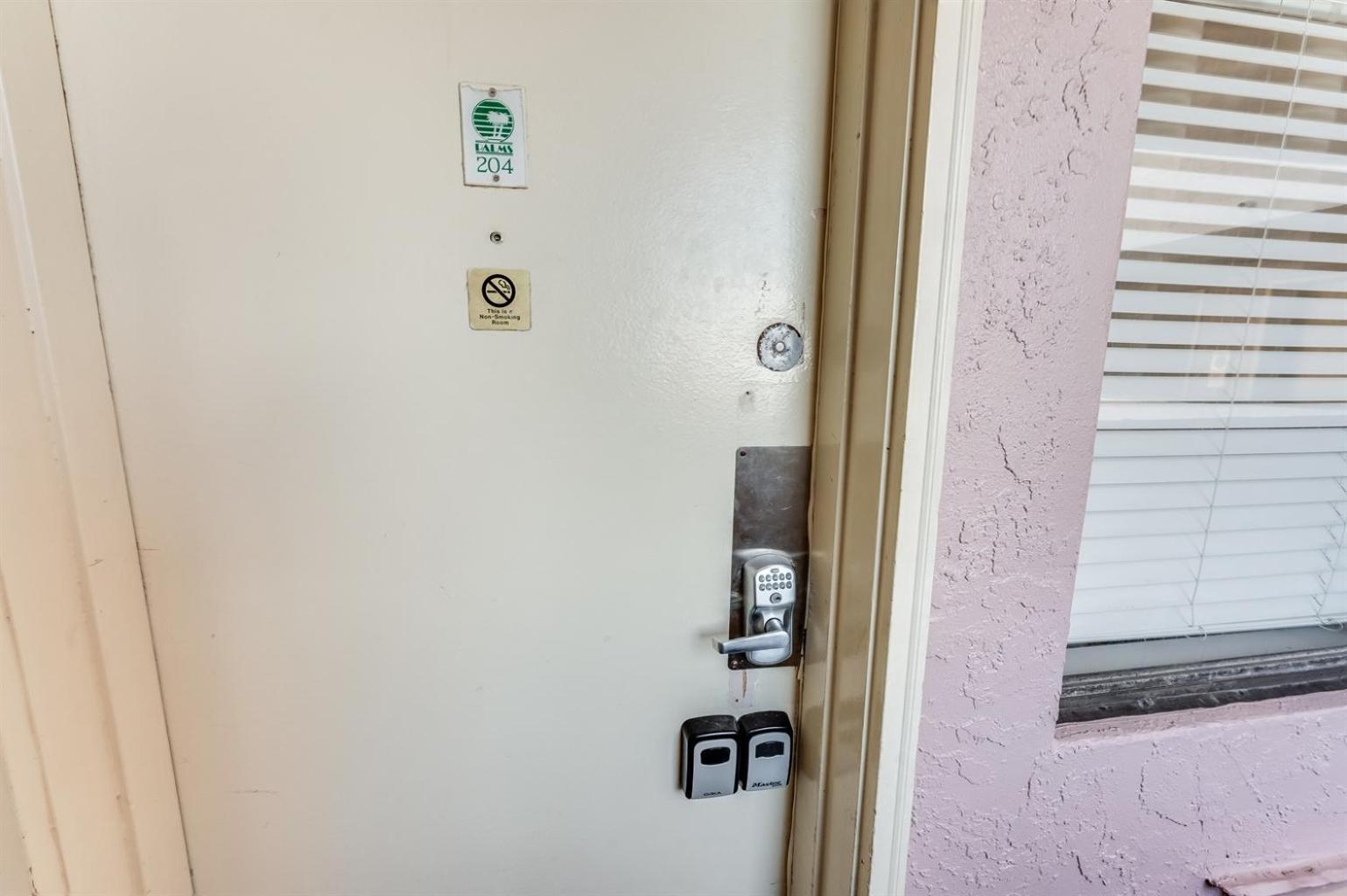 Palms 2nd Floor! Apartment *