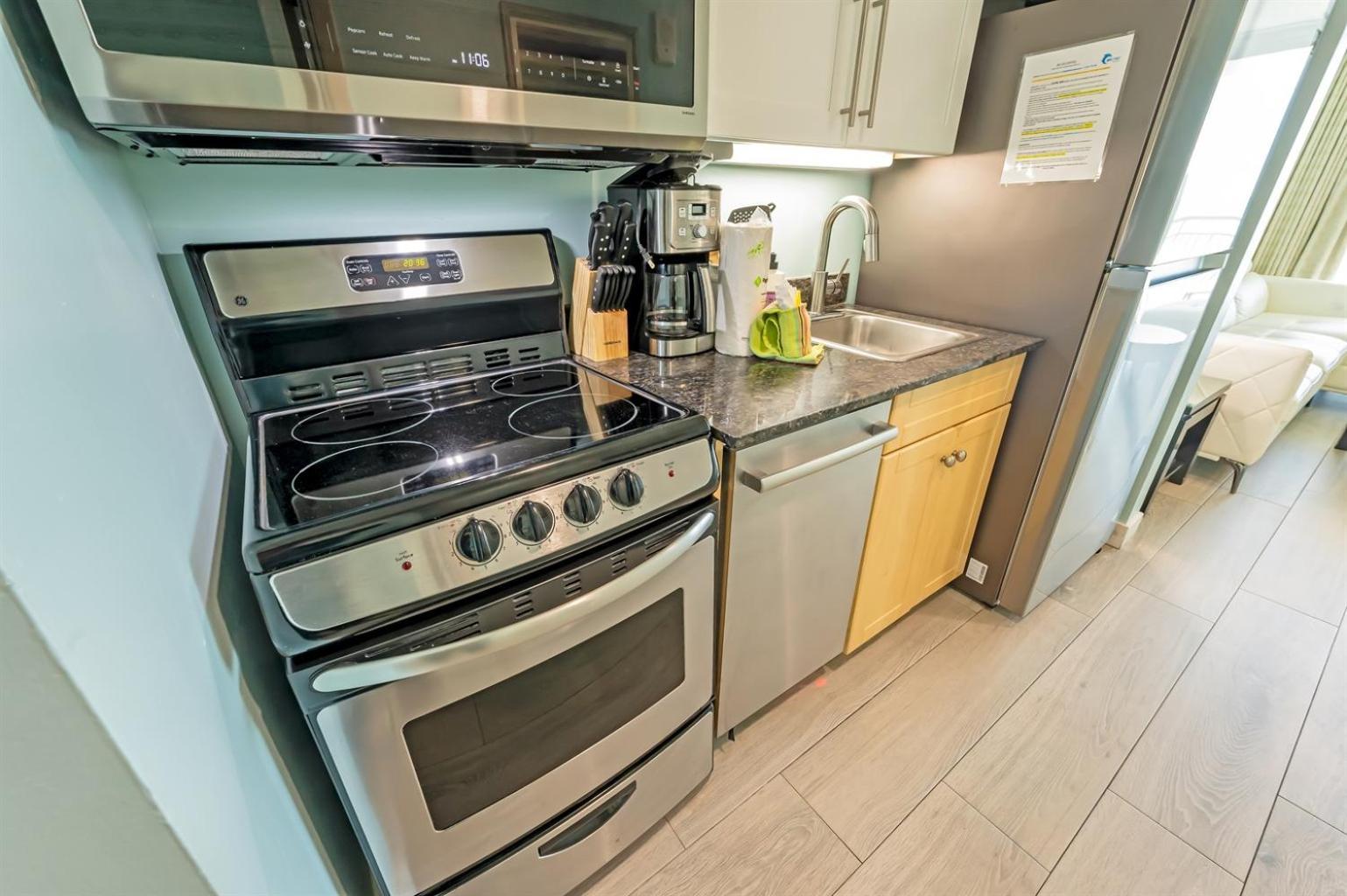 Floormodern Building, Pools Direct Oceanfront Apartment *