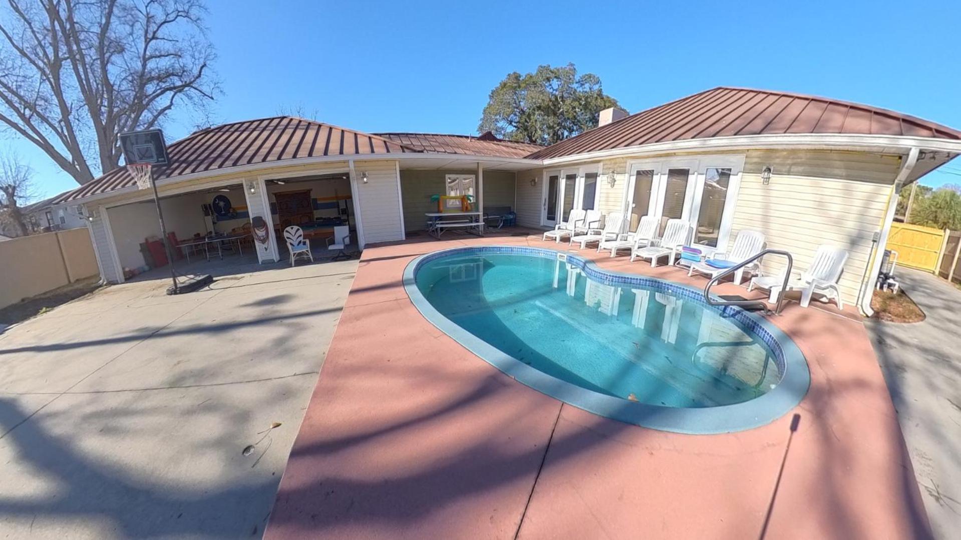 Holiday home Ocean View Villa: Chic Retreat With Private Pool And Rooftop Deck