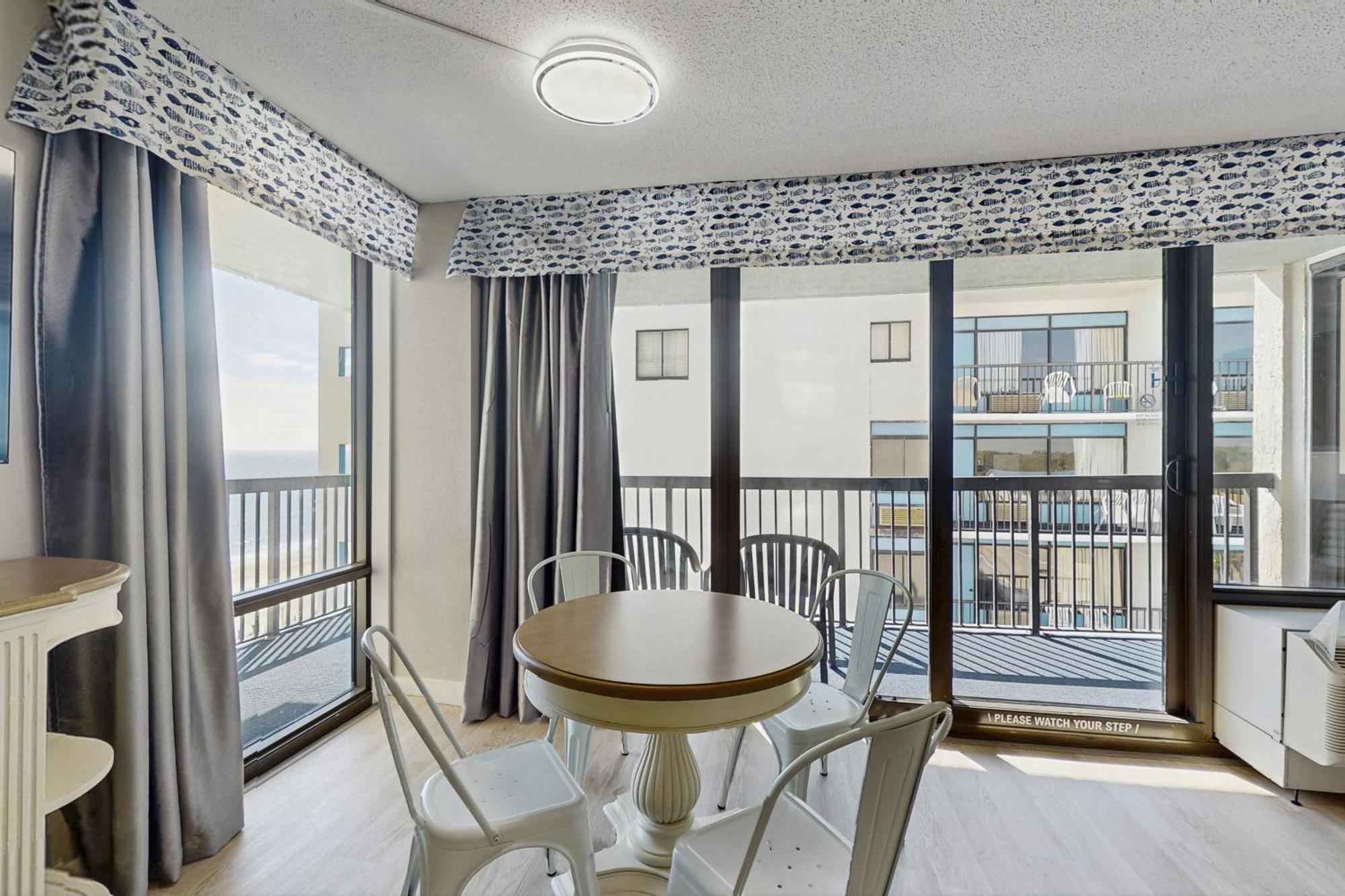 Compass Cove 871