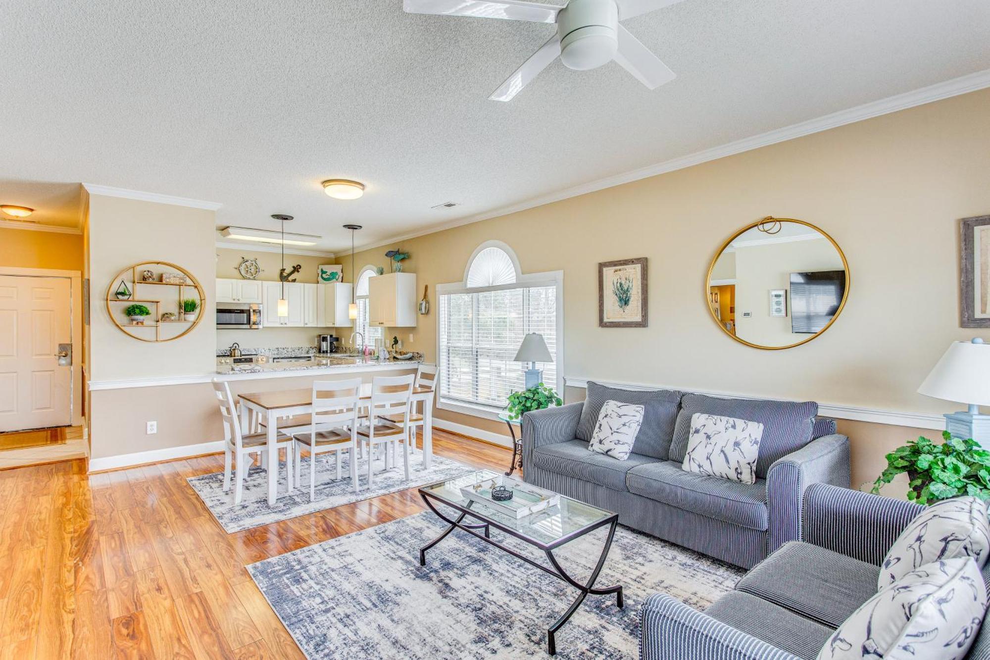 Pet-friendly Myrtle Escape With Pool Views! Apartment Myrtle Beach