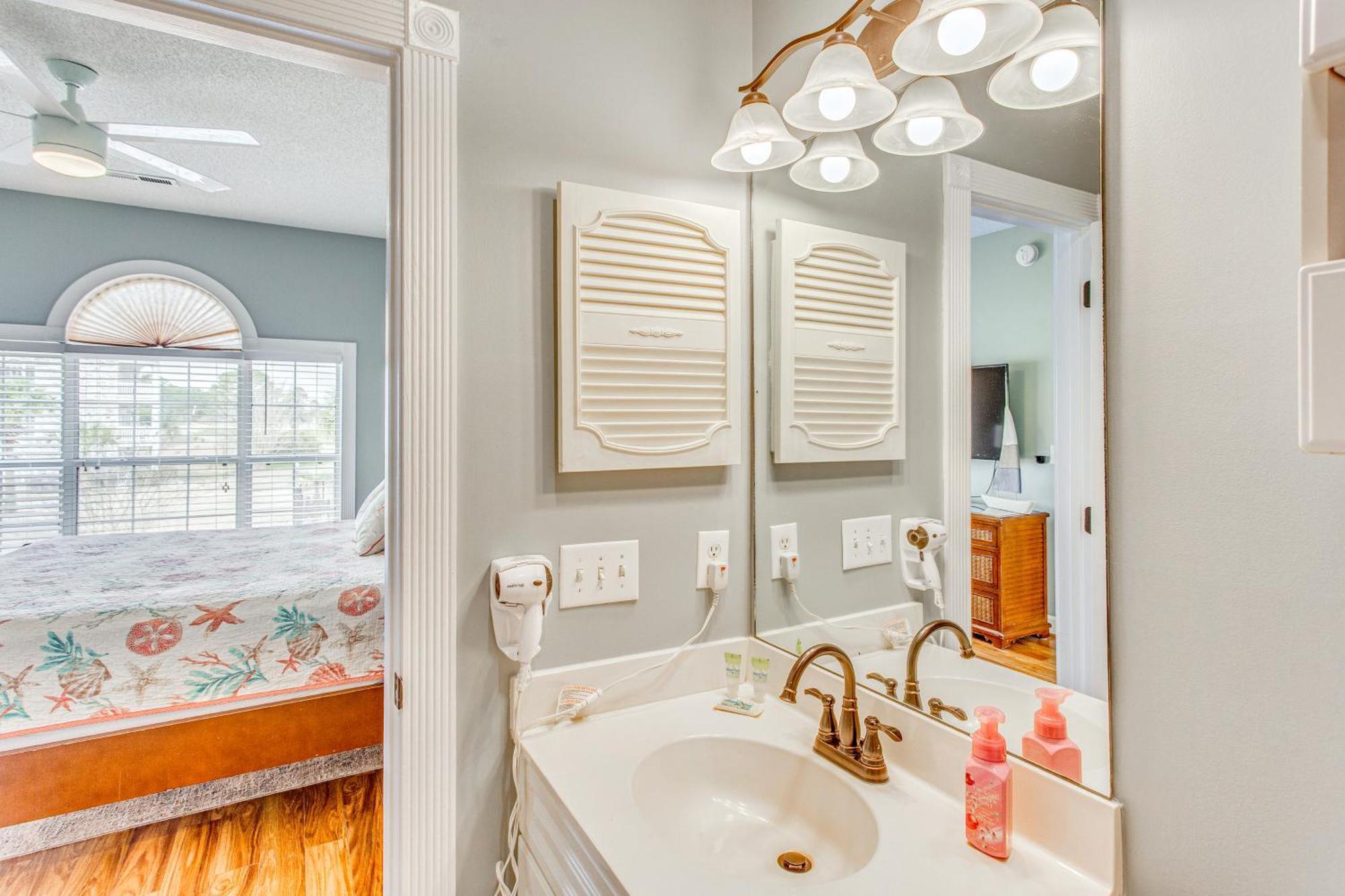 Pet-friendly Myrtle Escape With Pool Views! Apartment